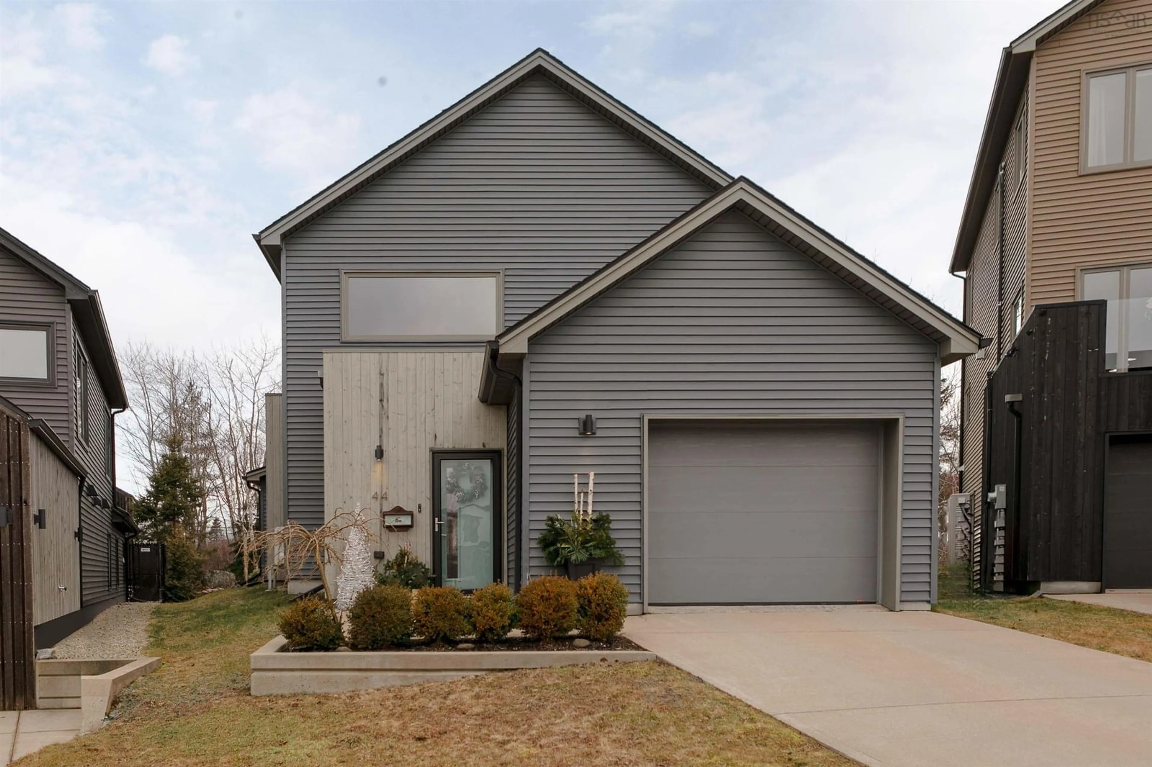 Home with vinyl exterior material, street for 44 Hadley Cres, Halifax Nova Scotia B3N 0E4