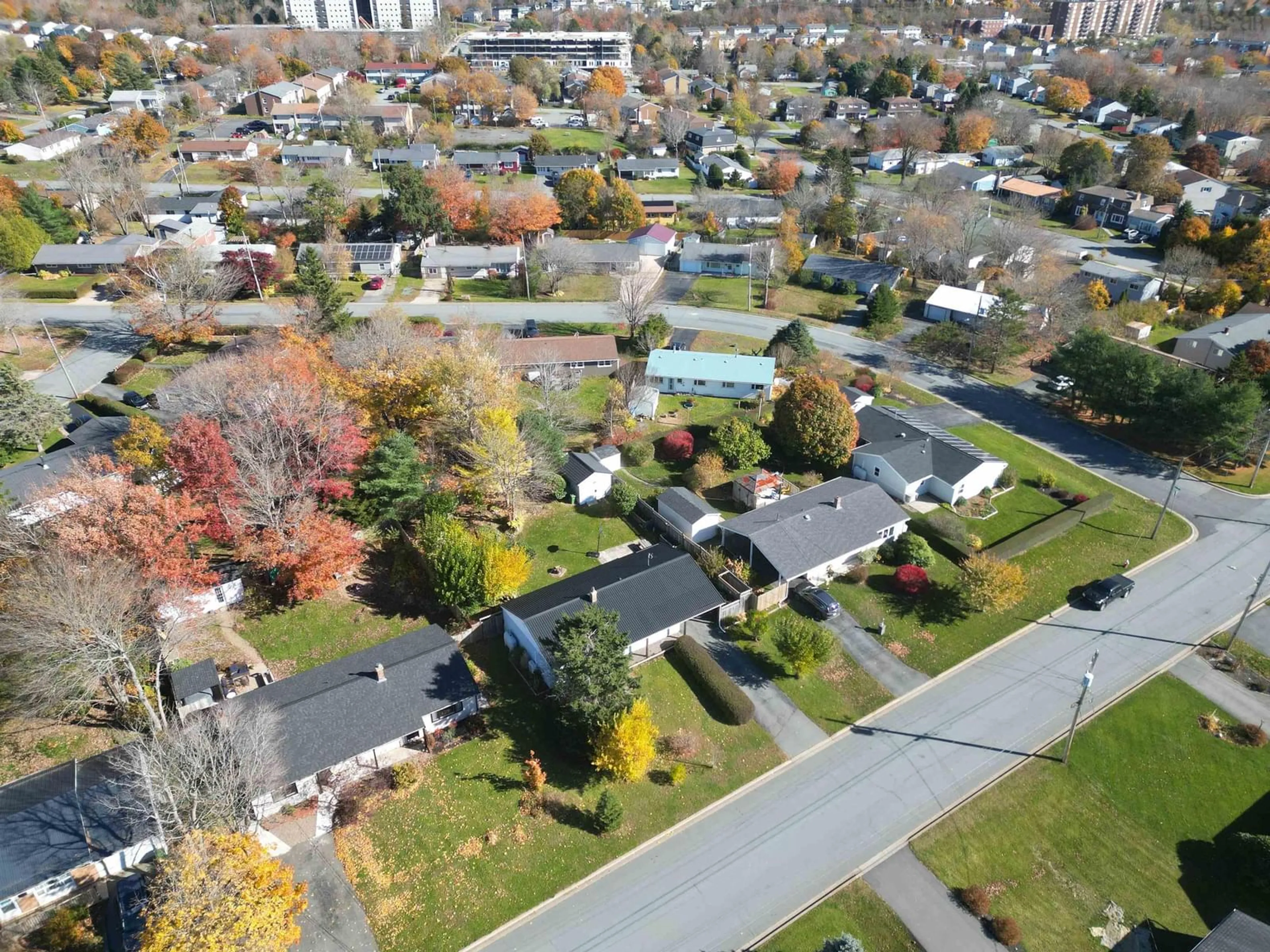 A pic from outside/outdoor area/front of a property/back of a property/a pic from drone, street for 11 Inverary Dr, Dartmouth Nova Scotia B2X 1H3