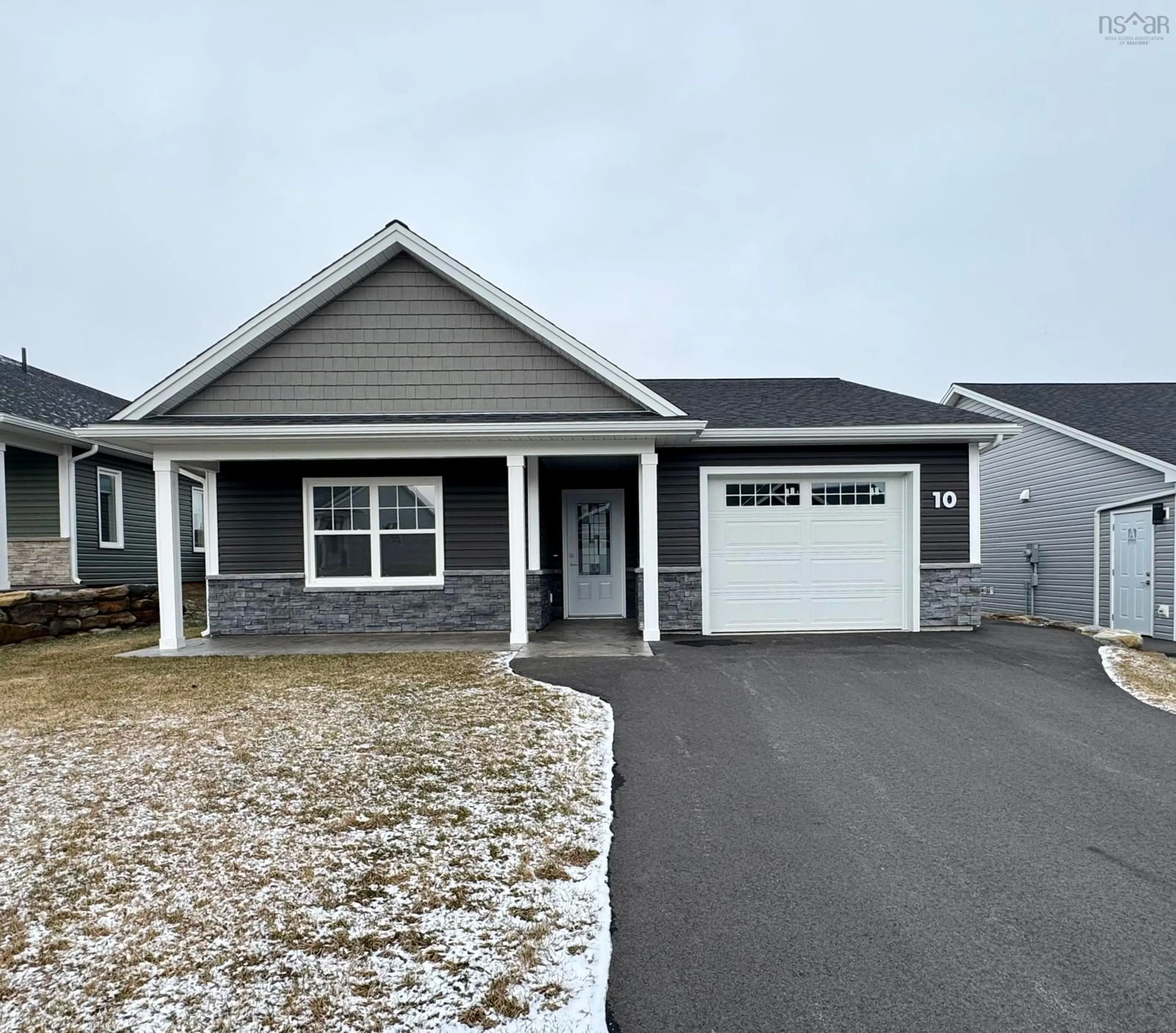 Home with vinyl exterior material, street for 10 Elizabeth Ave, Garlands Crossing Nova Scotia B0N 2T0