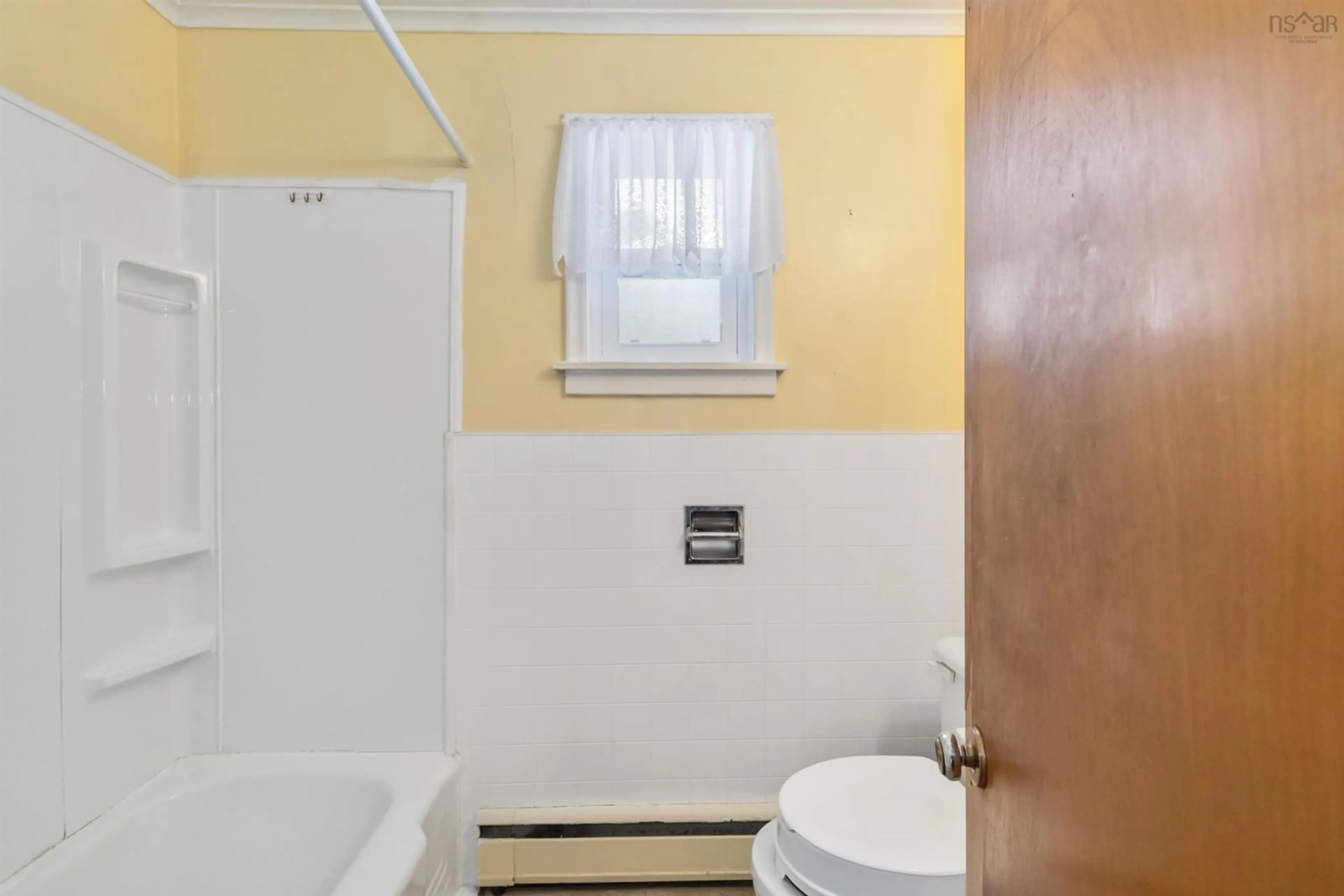 Standard bathroom, unknown for 18 Empire Street, Bridgewater Nova Scotia B4V 2L3