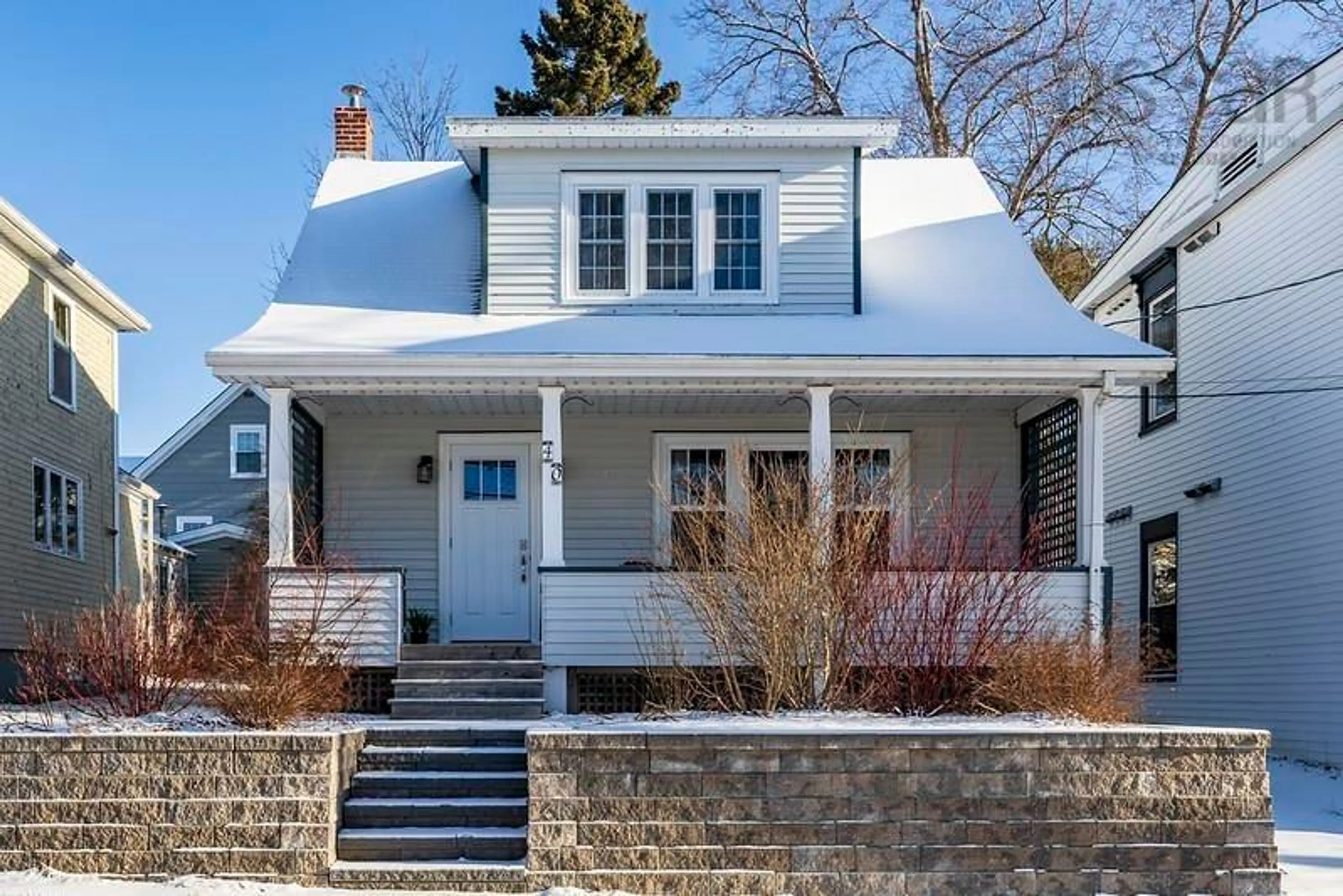 Home with vinyl exterior material, street for 40 Broad St, Lunenburg Nova Scotia B0J 2C0