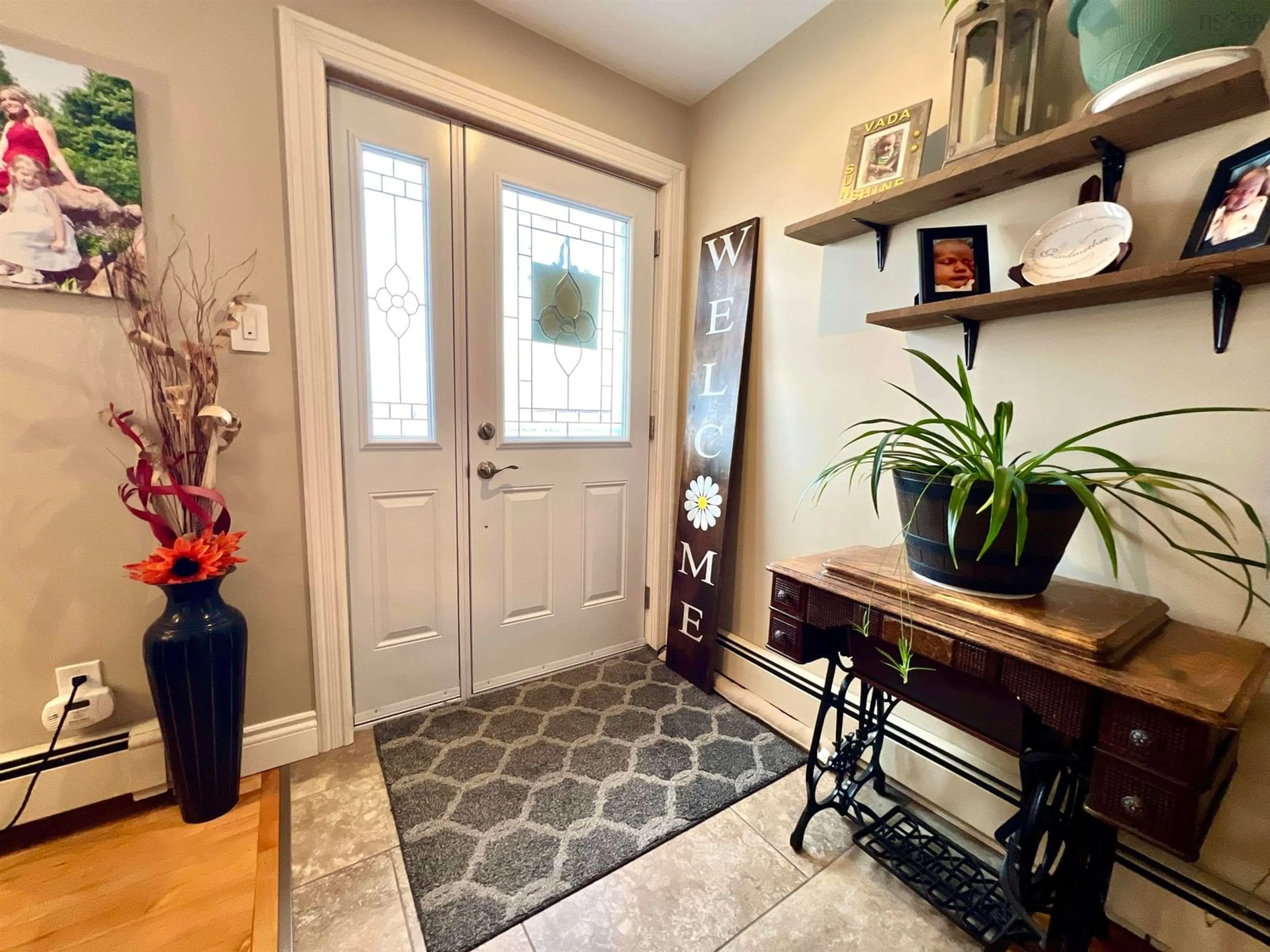 Indoor entryway for 287 Brookside St, Glace Bay Nova Scotia B1A 1M3