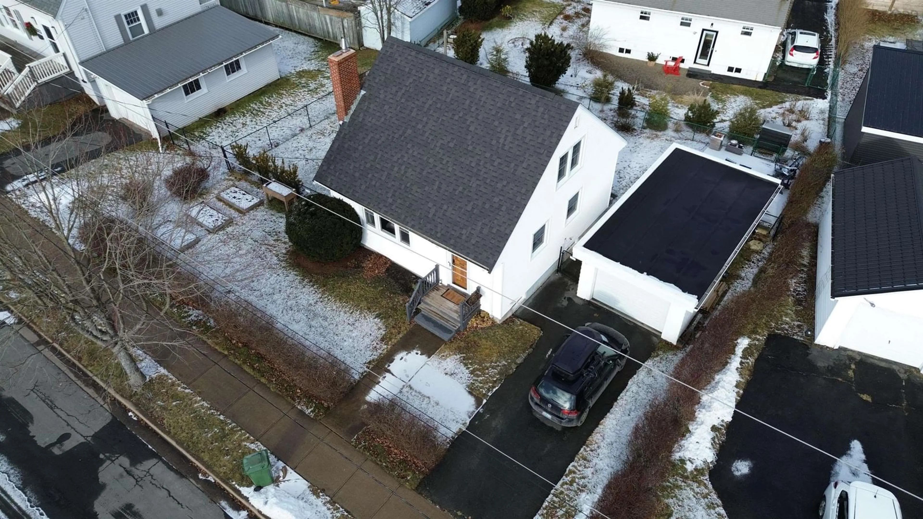 A pic from outside/outdoor area/front of a property/back of a property/a pic from drone, street for 7117 Ernst Avenue, Halifax Nova Scotia B3L 2L3