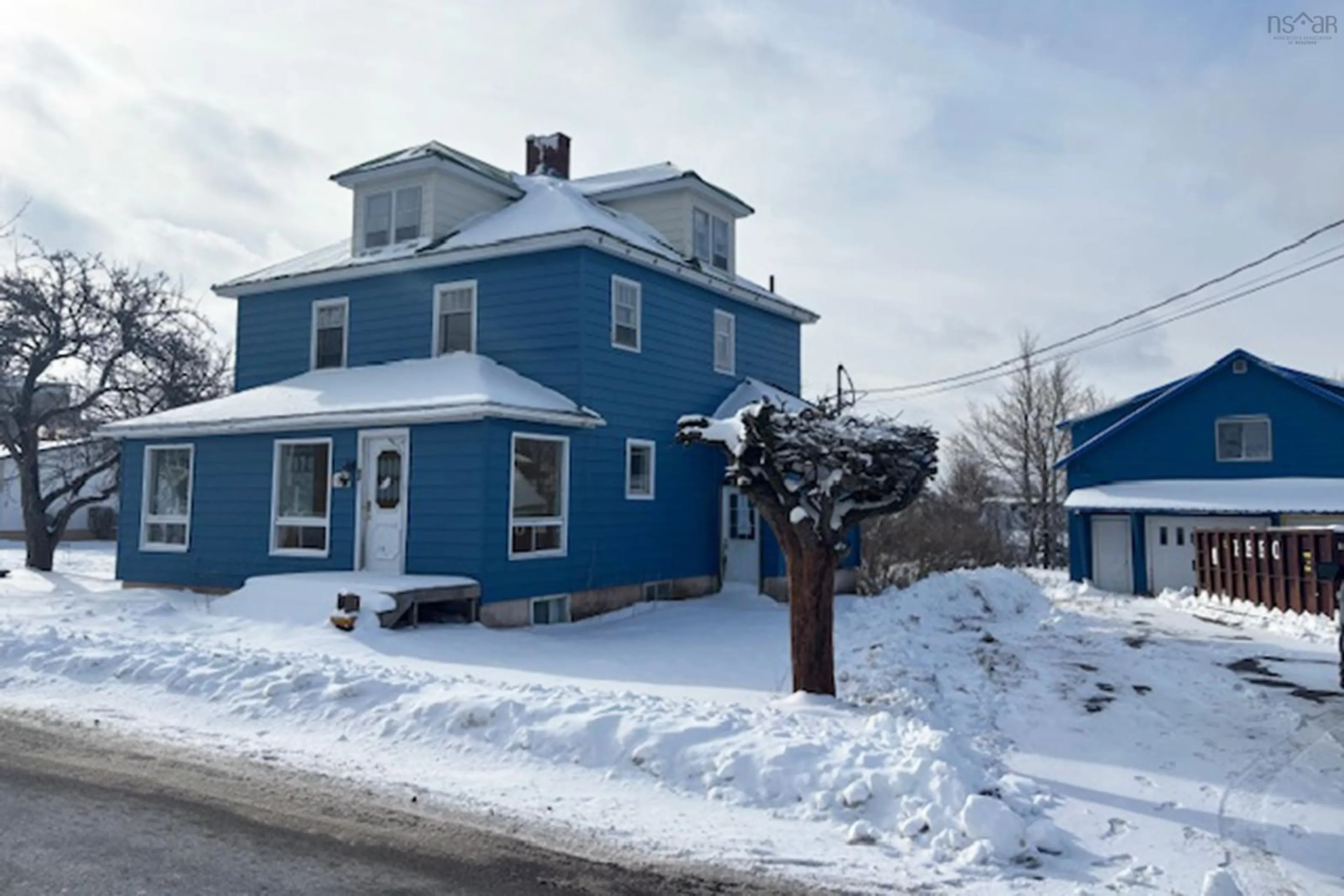 A pic from outside/outdoor area/front of a property/back of a property/a pic from drone, street for 1 Horton Ave, Springhill Nova Scotia B0M 1X0