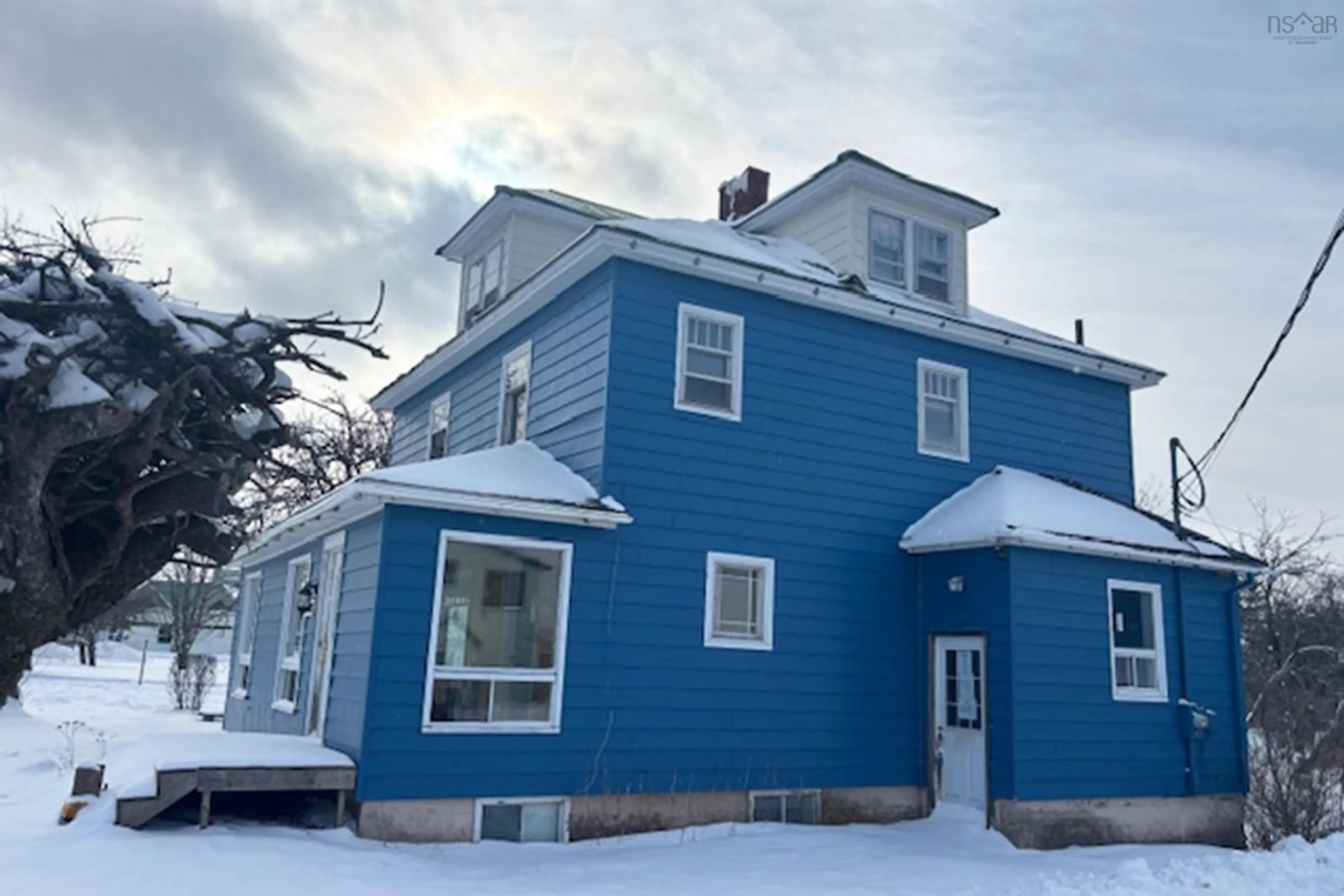 Home with vinyl exterior material, building for 1 Horton Ave, Springhill Nova Scotia B0M 1X0