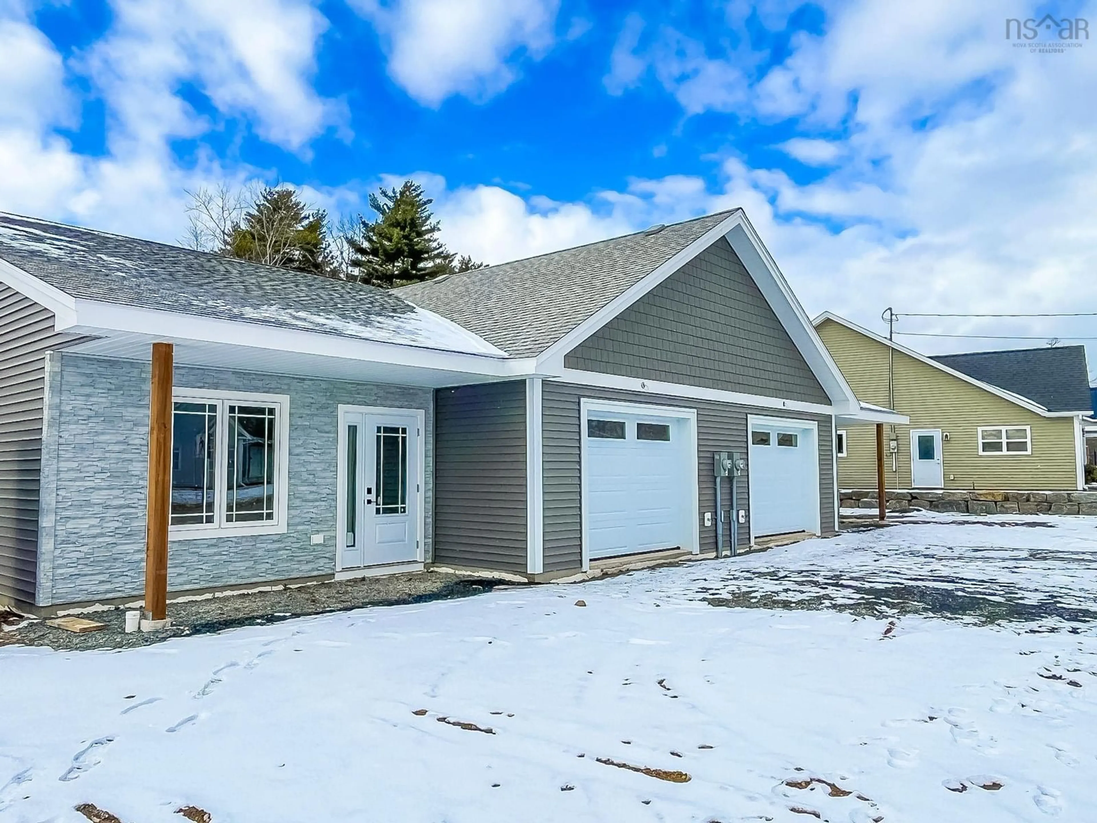 Home with vinyl exterior material, street for 515 Glen Allan Dr, Bridgewater Nova Scotia B4V 0A8