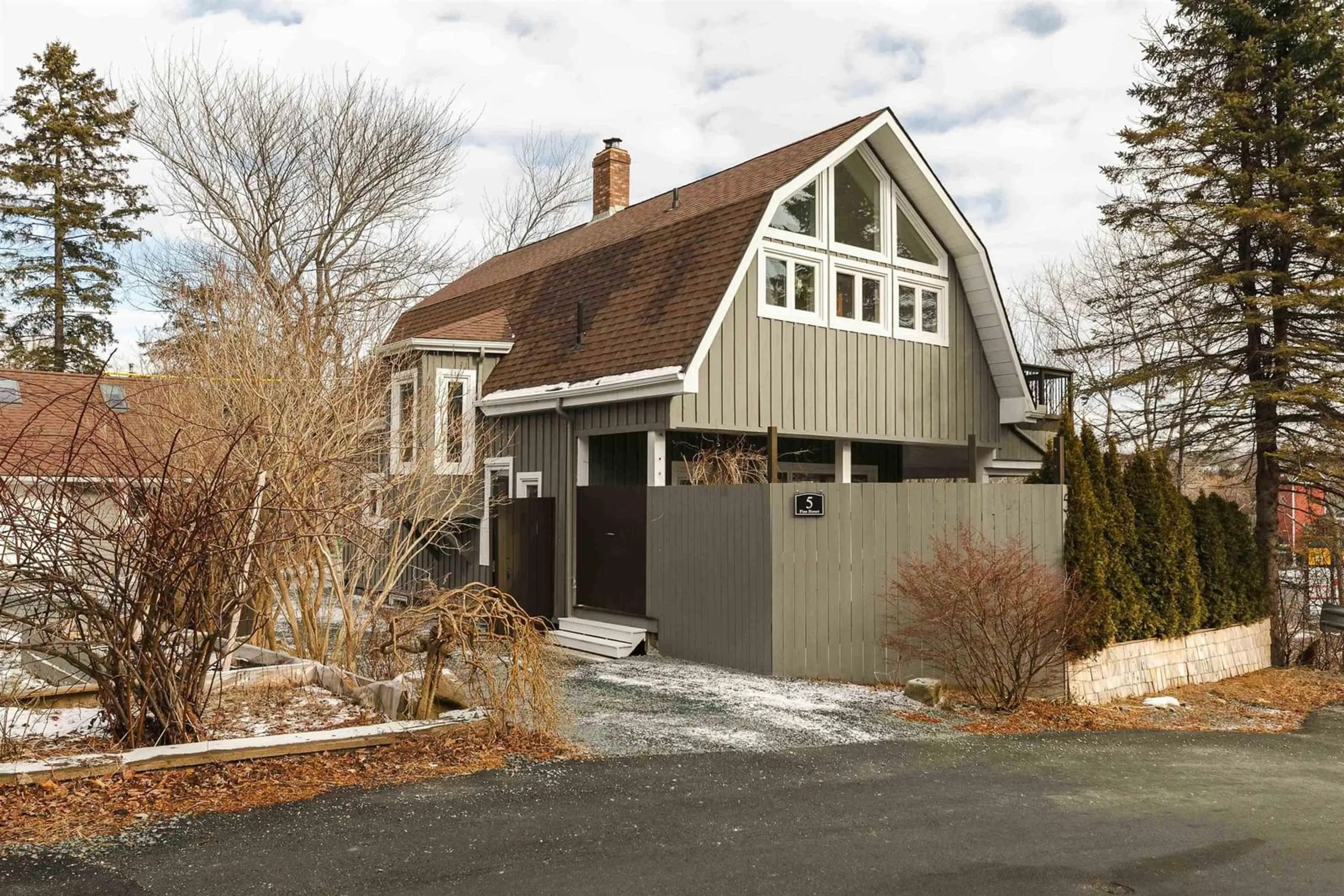 Indoor garage for 5 Pine St, Bedford Nova Scotia B4A 2A8