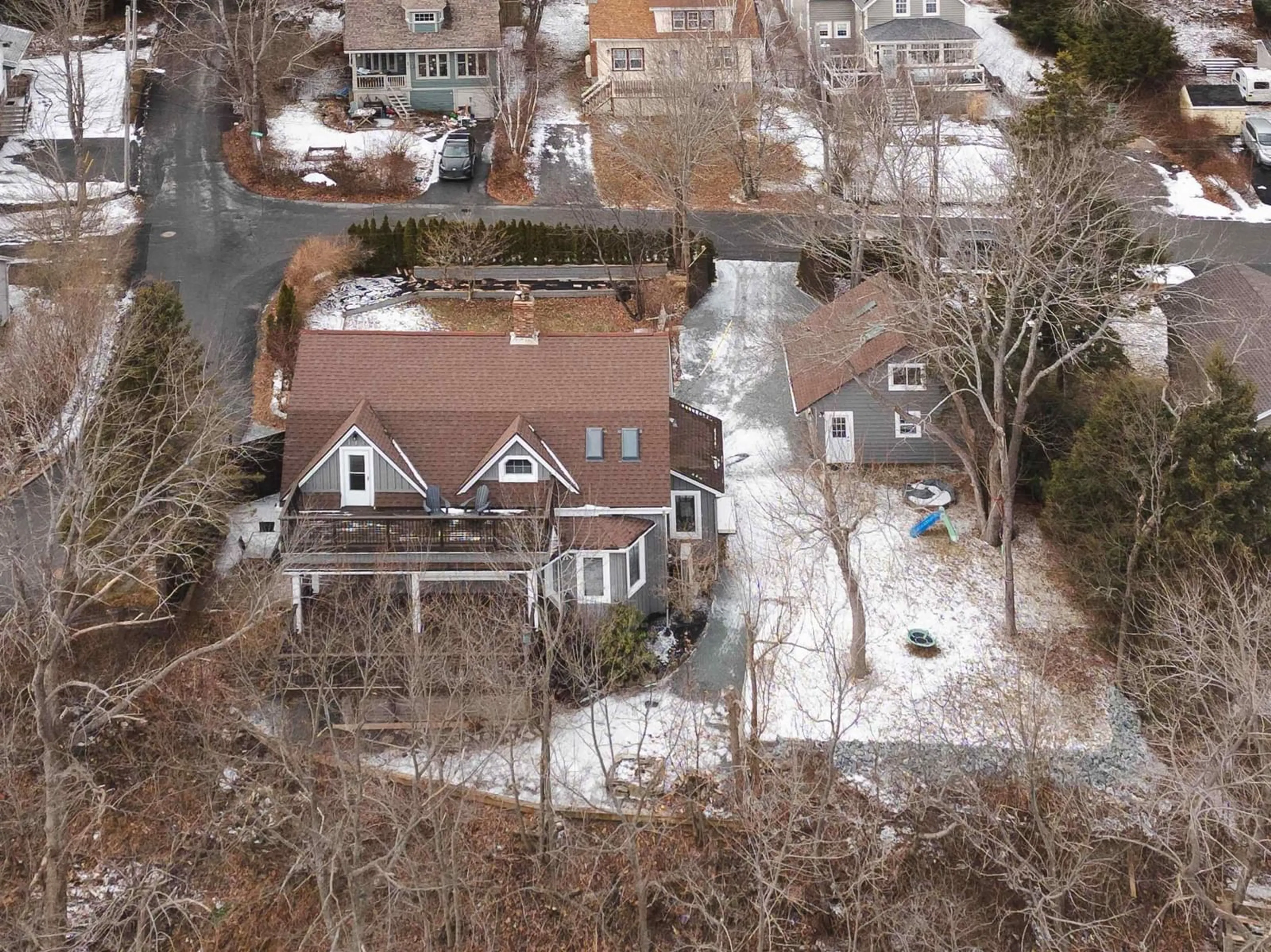 A pic from outside/outdoor area/front of a property/back of a property/a pic from drone, street for 5 Pine St, Bedford Nova Scotia B4A 2A8