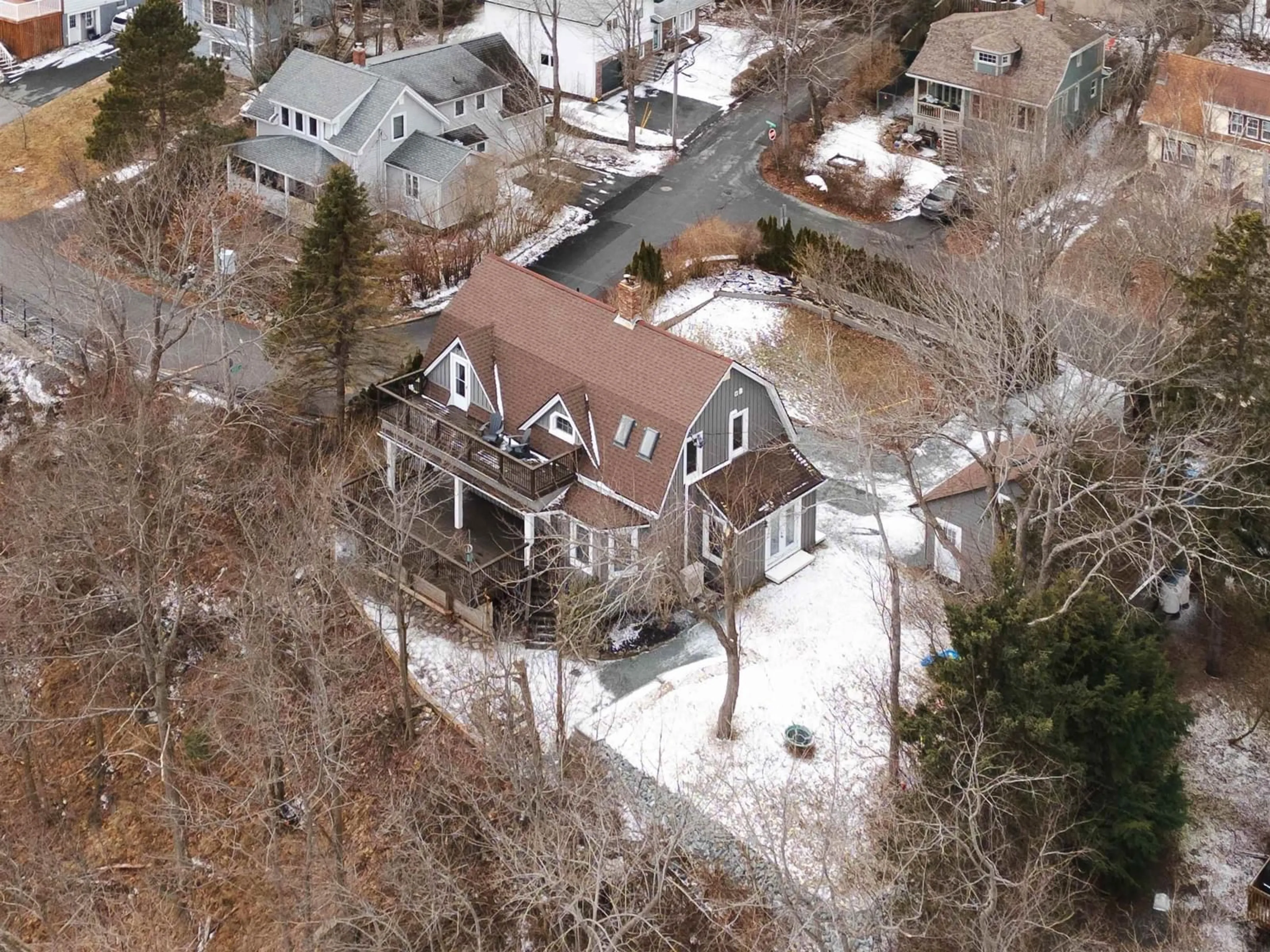 A pic from outside/outdoor area/front of a property/back of a property/a pic from drone, unknown for 5 Pine St, Bedford Nova Scotia B4A 2A8