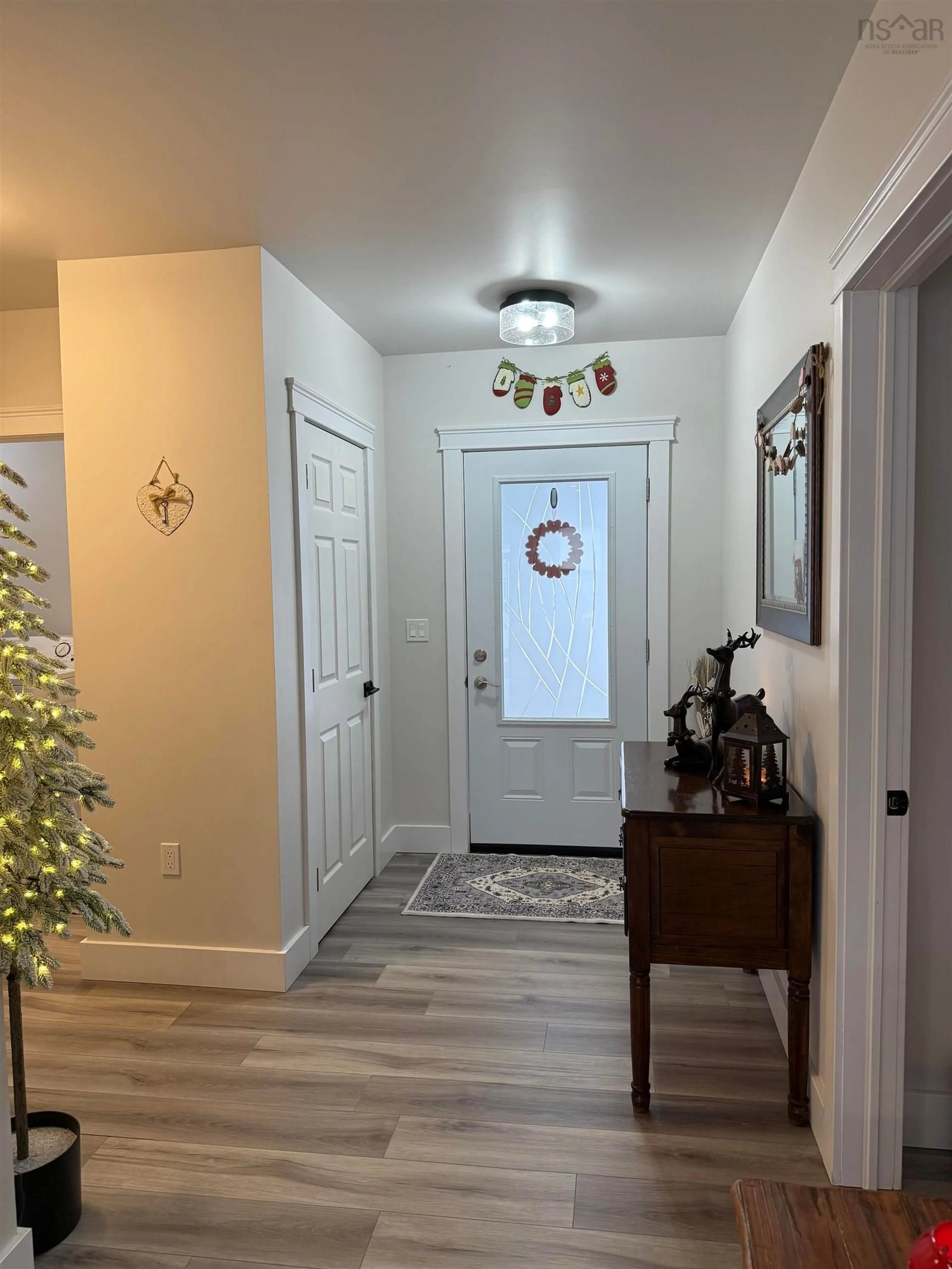 Indoor entryway for 116 Stellar Streets, Stellarton Nova Scotia B0K 1S0