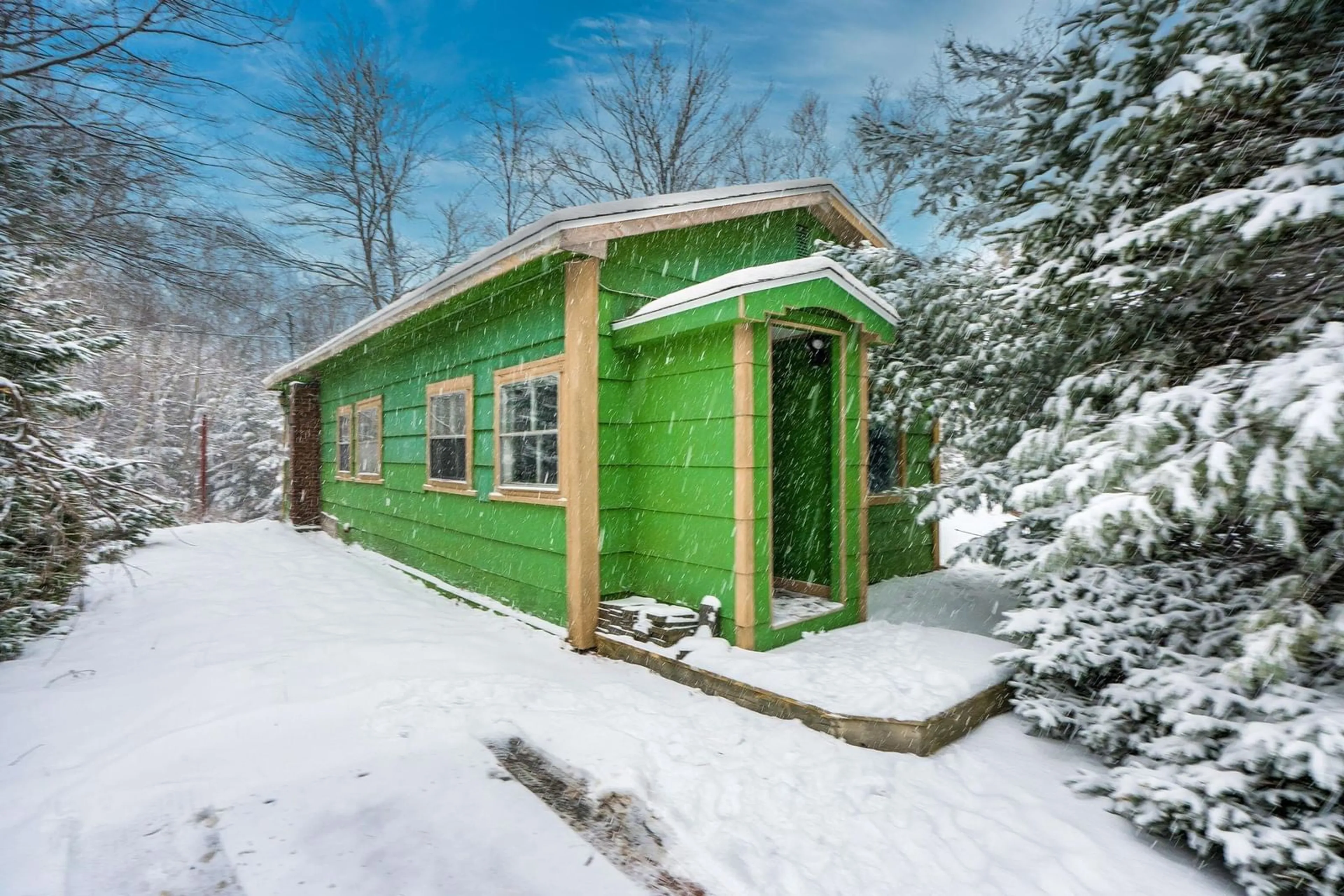 Shed for 2878 St. Margaret's Bay Rd, Timberlea Nova Scotia B3T 1H4