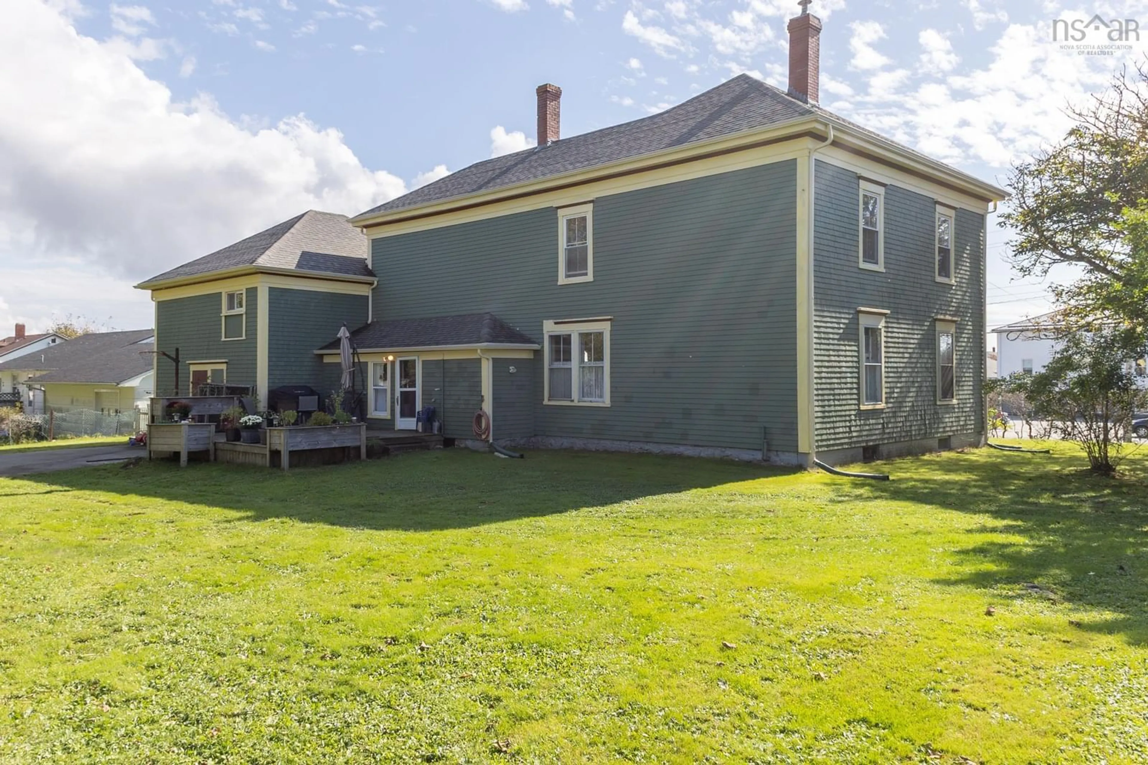 A pic from outside/outdoor area/front of a property/back of a property/a pic from drone, street for 50 Albert St, Yarmouth Nova Scotia B5A 3N7