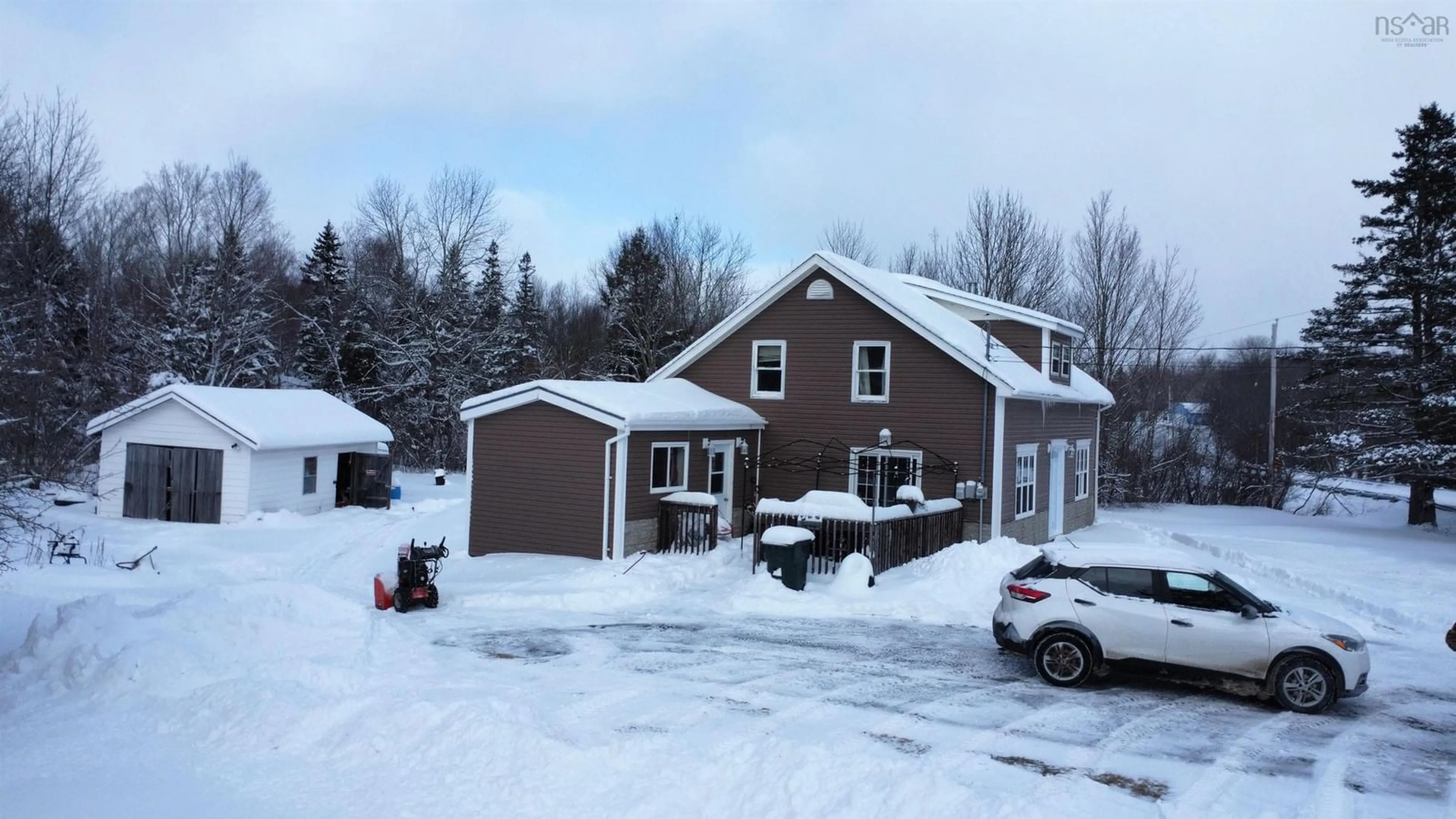 Indoor garage for 1101 Wyvern Rd, Wyvern Nova Scotia B0M 1E0