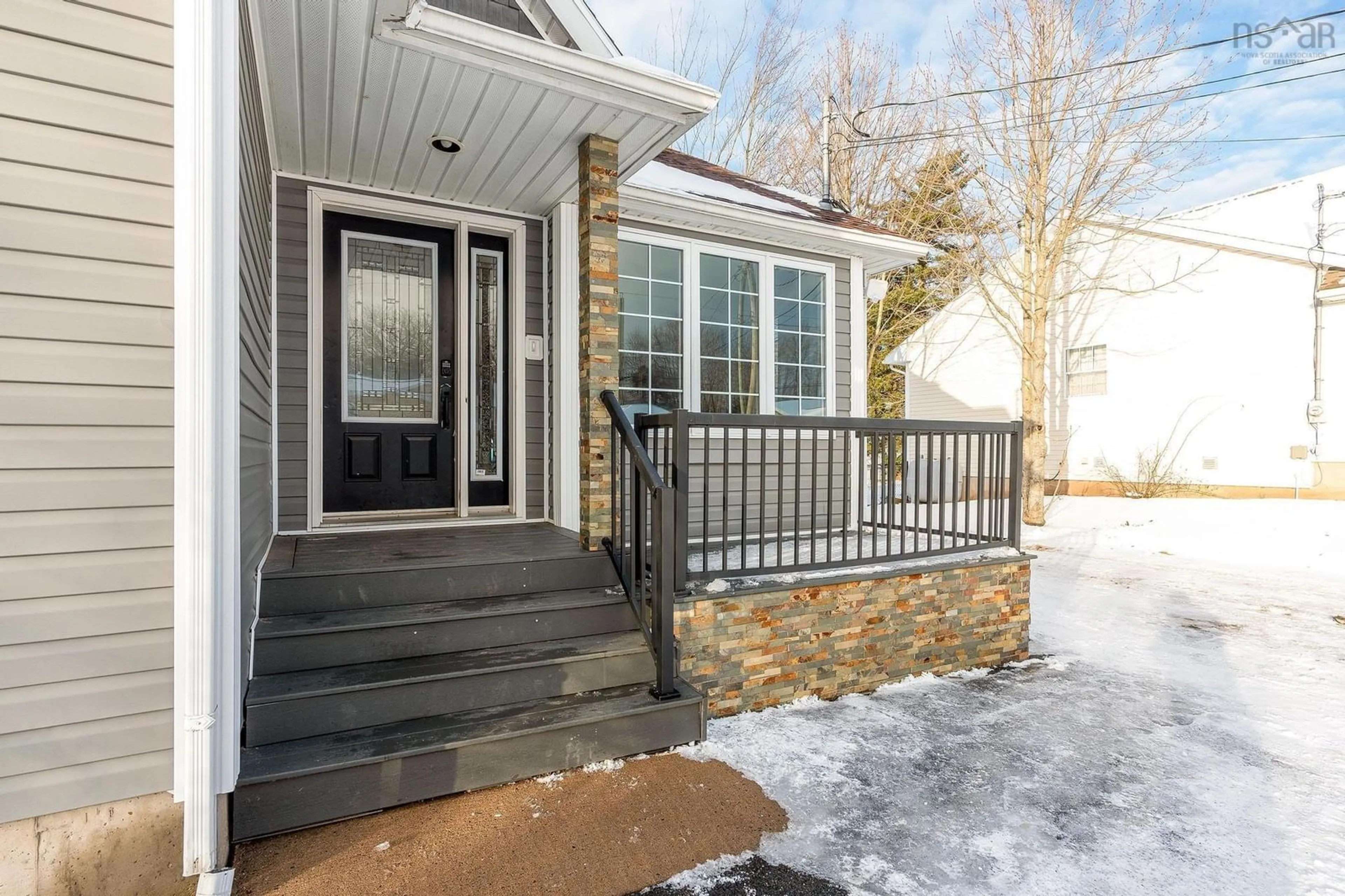 Indoor entryway for 2189 Langille Dr, Coldbrook Nova Scotia B4R 1C3