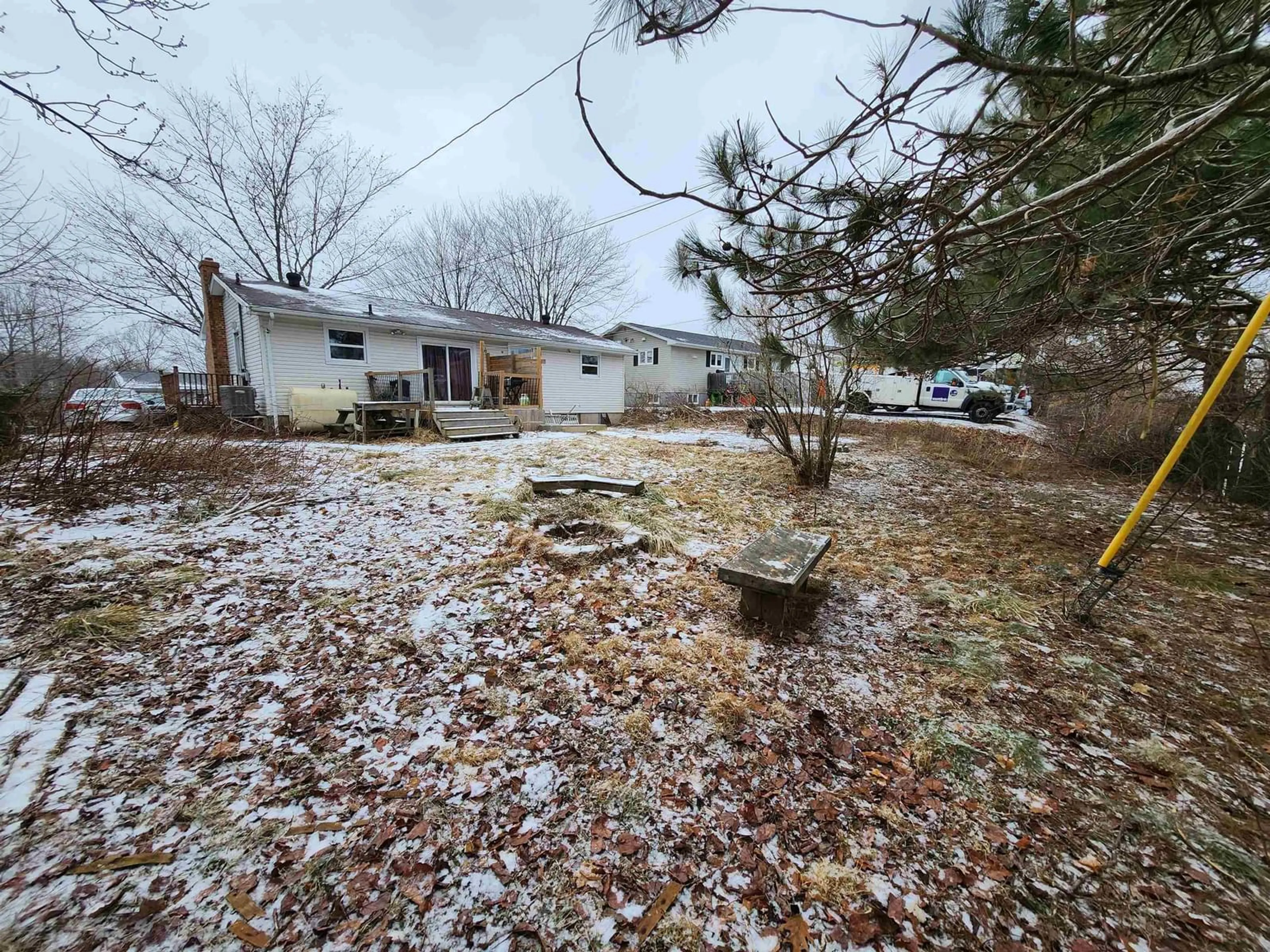 A pic from outside/outdoor area/front of a property/back of a property/a pic from drone, unknown for 7 Haviland St, Lower Sackville Nova Scotia B4C 1Y8