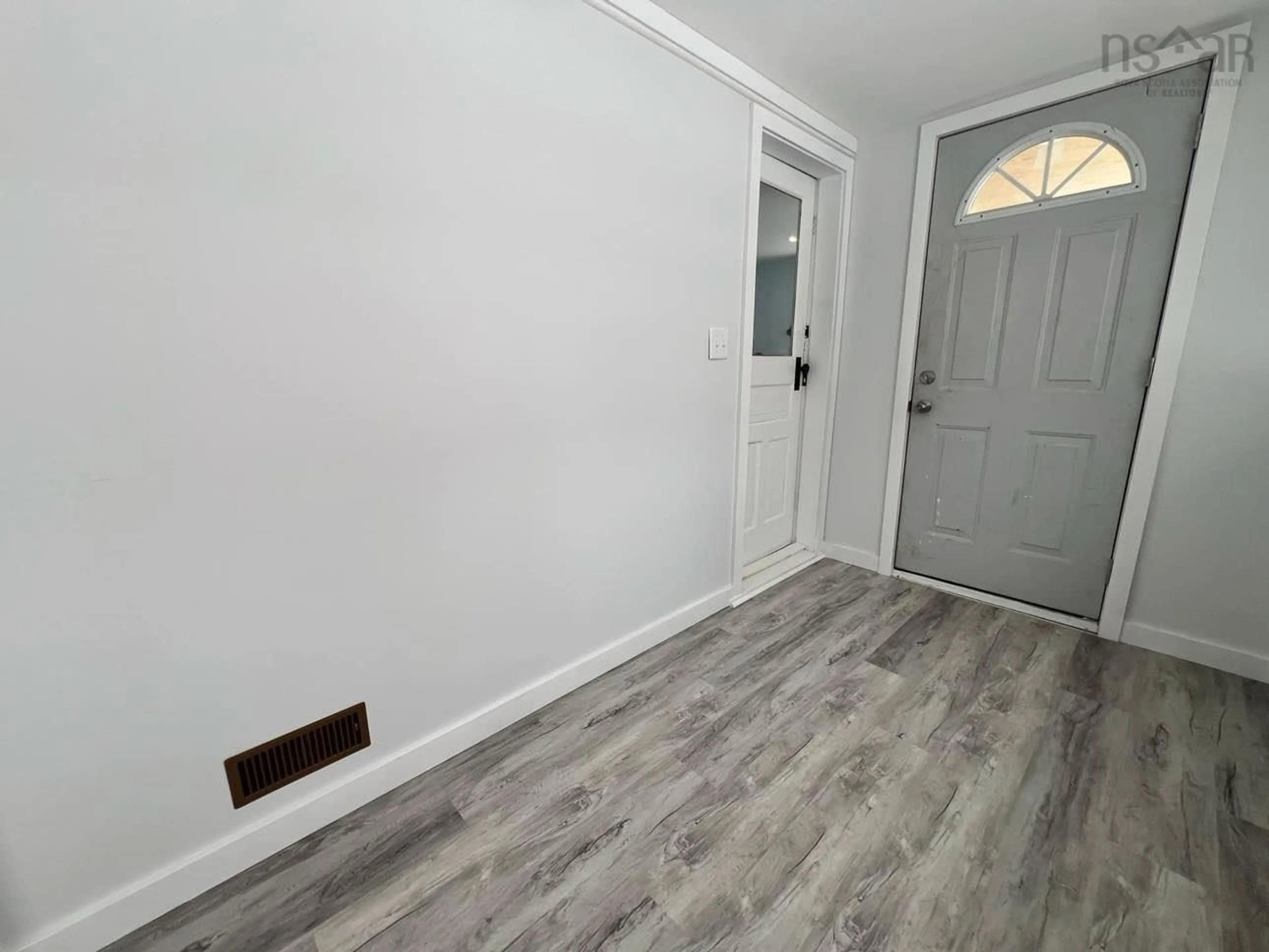 Indoor entryway for 5718 Highway 2, Bass River Nova Scotia B0M 1B0