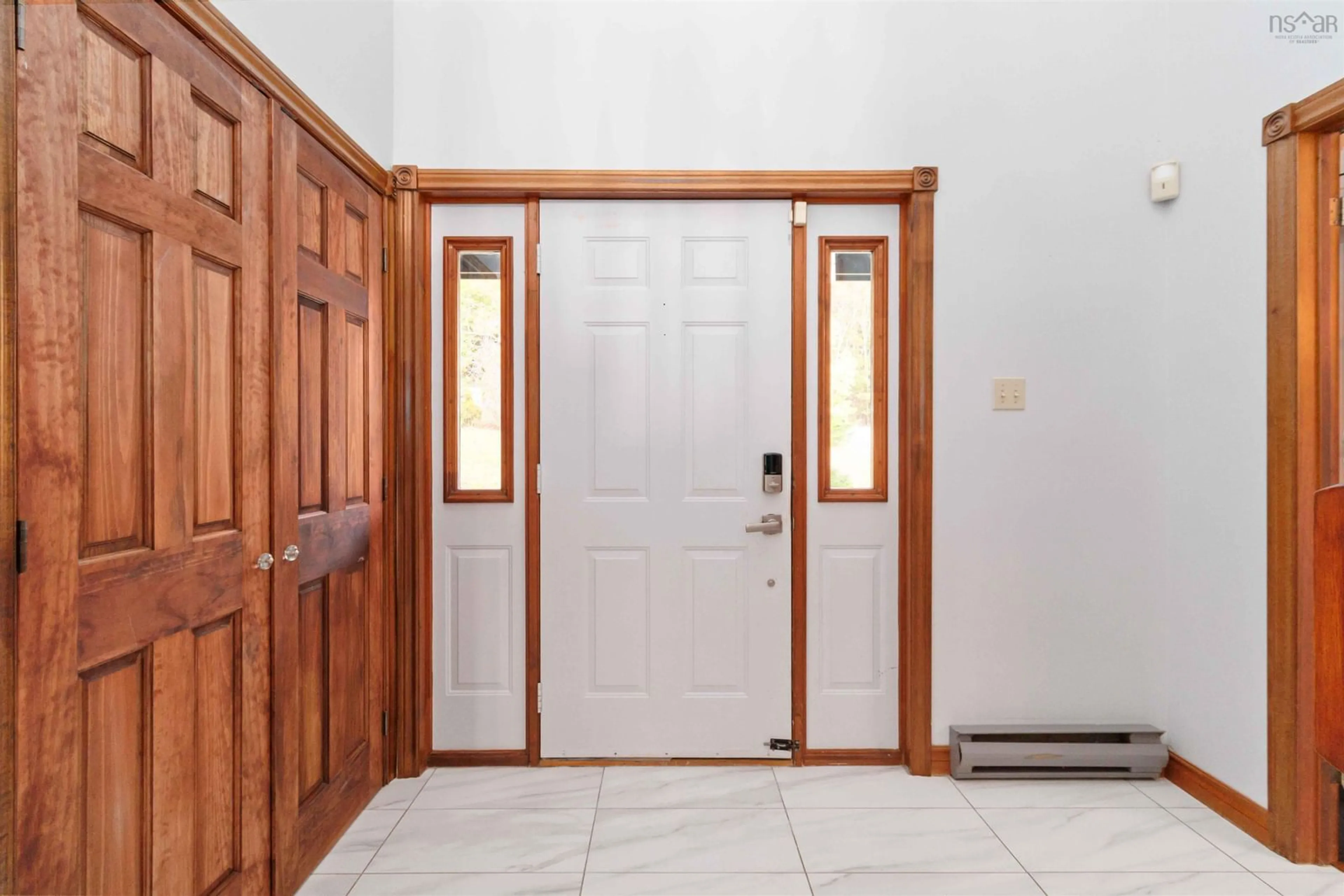 Indoor entryway for 221 Hillside Drive, Boutiliers Point Nova Scotia B3Z 1W9