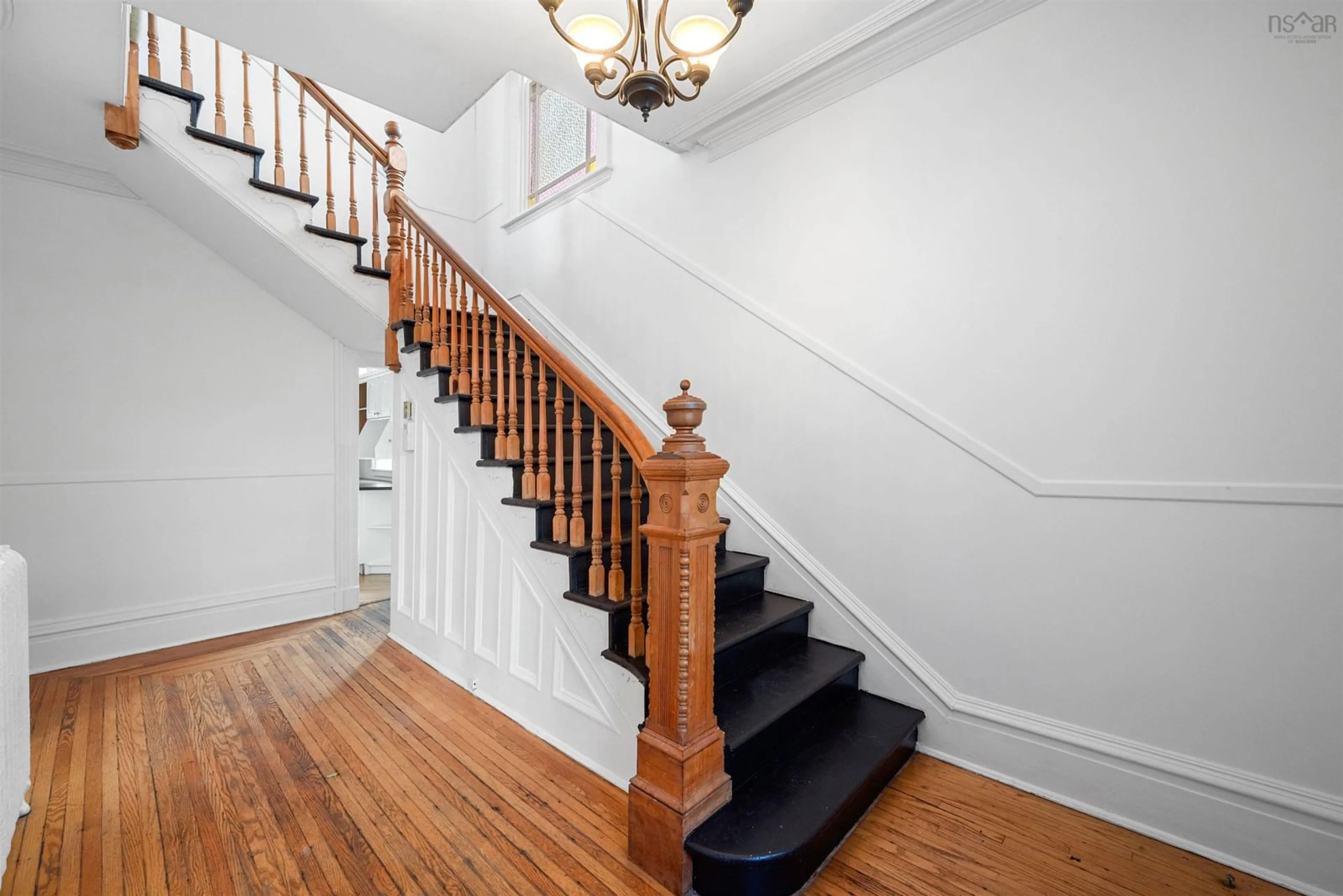 Indoor foyer for 5312 South St, Halifax Peninsula Nova Scotia B3J 1A4