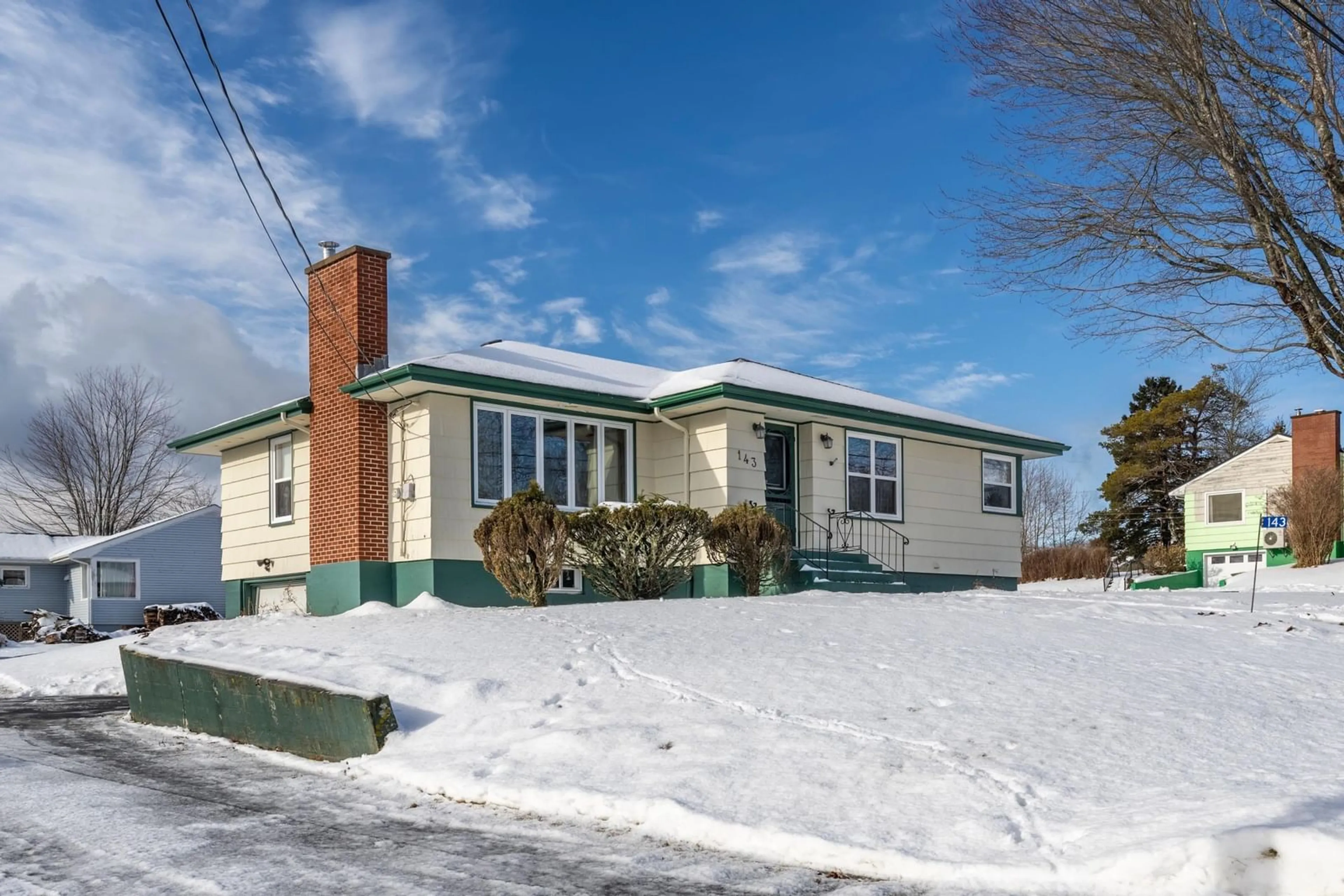 A pic from outside/outdoor area/front of a property/back of a property/a pic from drone, unknown for 143 Brook St, Lunenburg Nova Scotia B0J 2C0