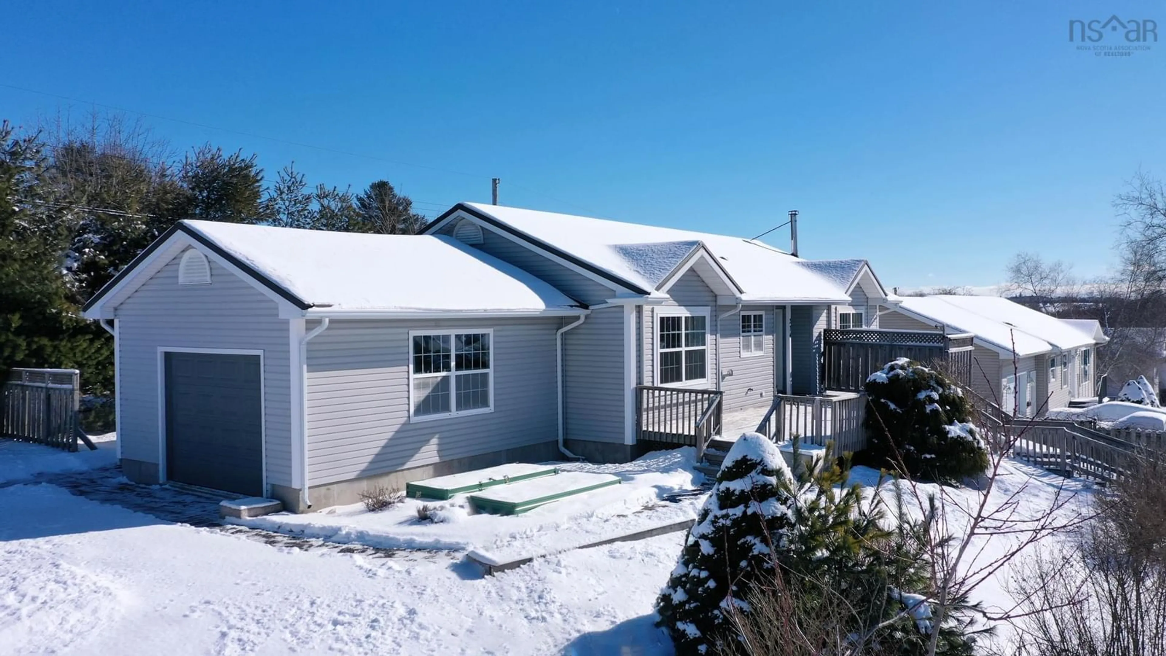 Home with vinyl exterior material, street for 274 Wolff Ave, Lunenburg Nova Scotia B0J 2C0