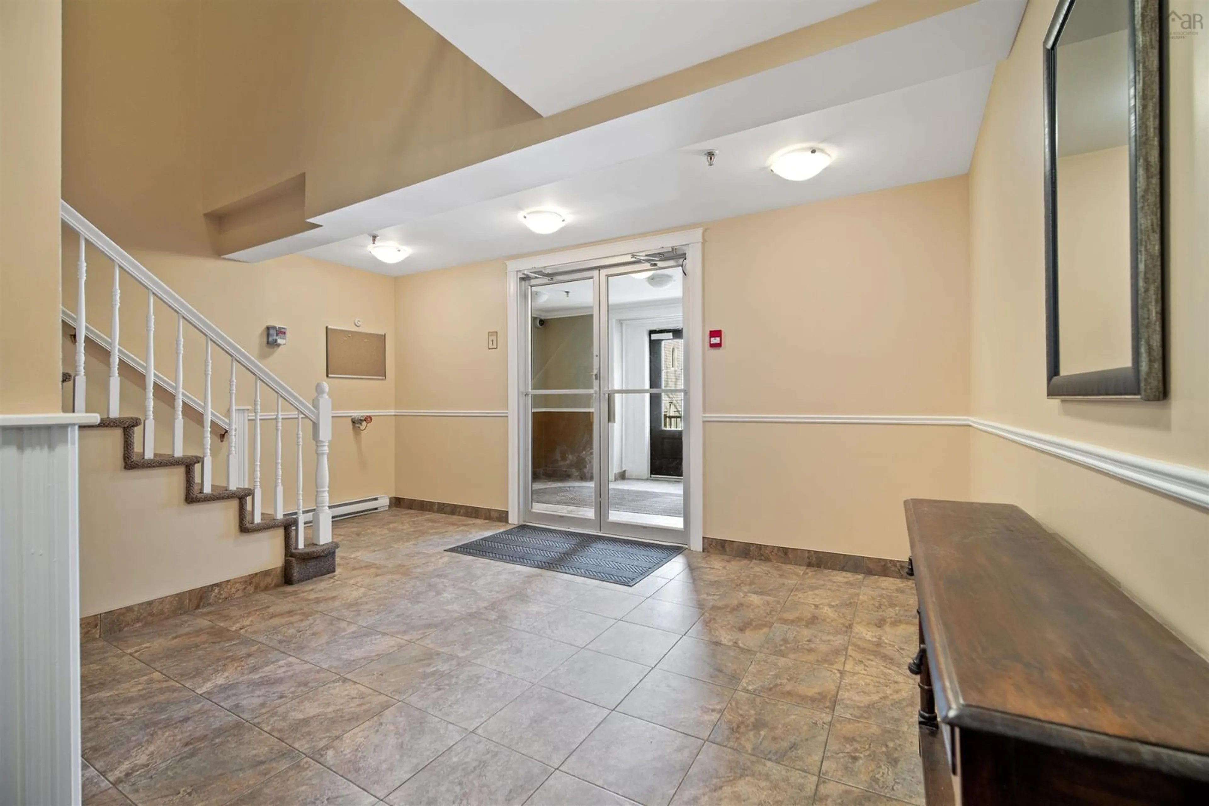 Indoor foyer for 5444 Victoria Rd #2, Halifax Nova Scotia B3H 1M5