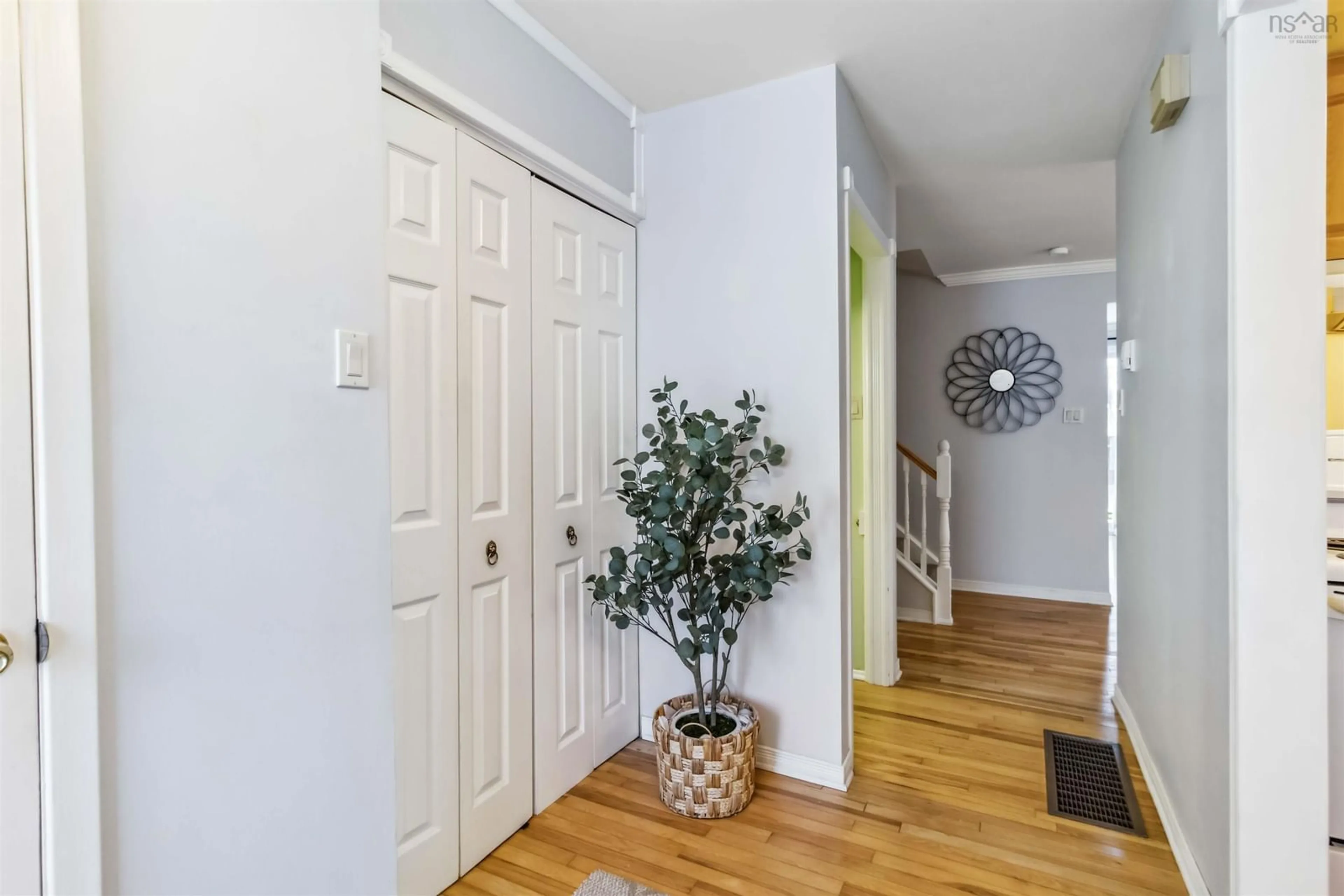 Indoor entryway for 75 Forestside Cres, Halifax Nova Scotia B3M 1M5