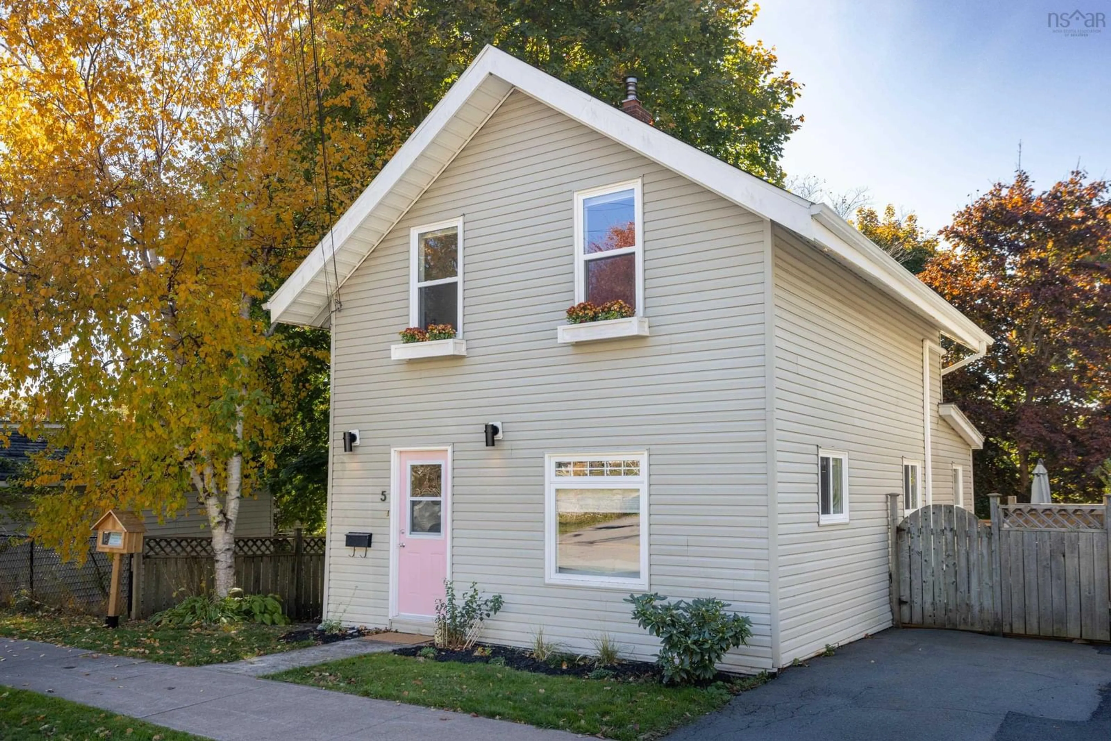 Home with vinyl exterior material, street for 5 Summit St, Dartmouth Nova Scotia B2Y 2X9