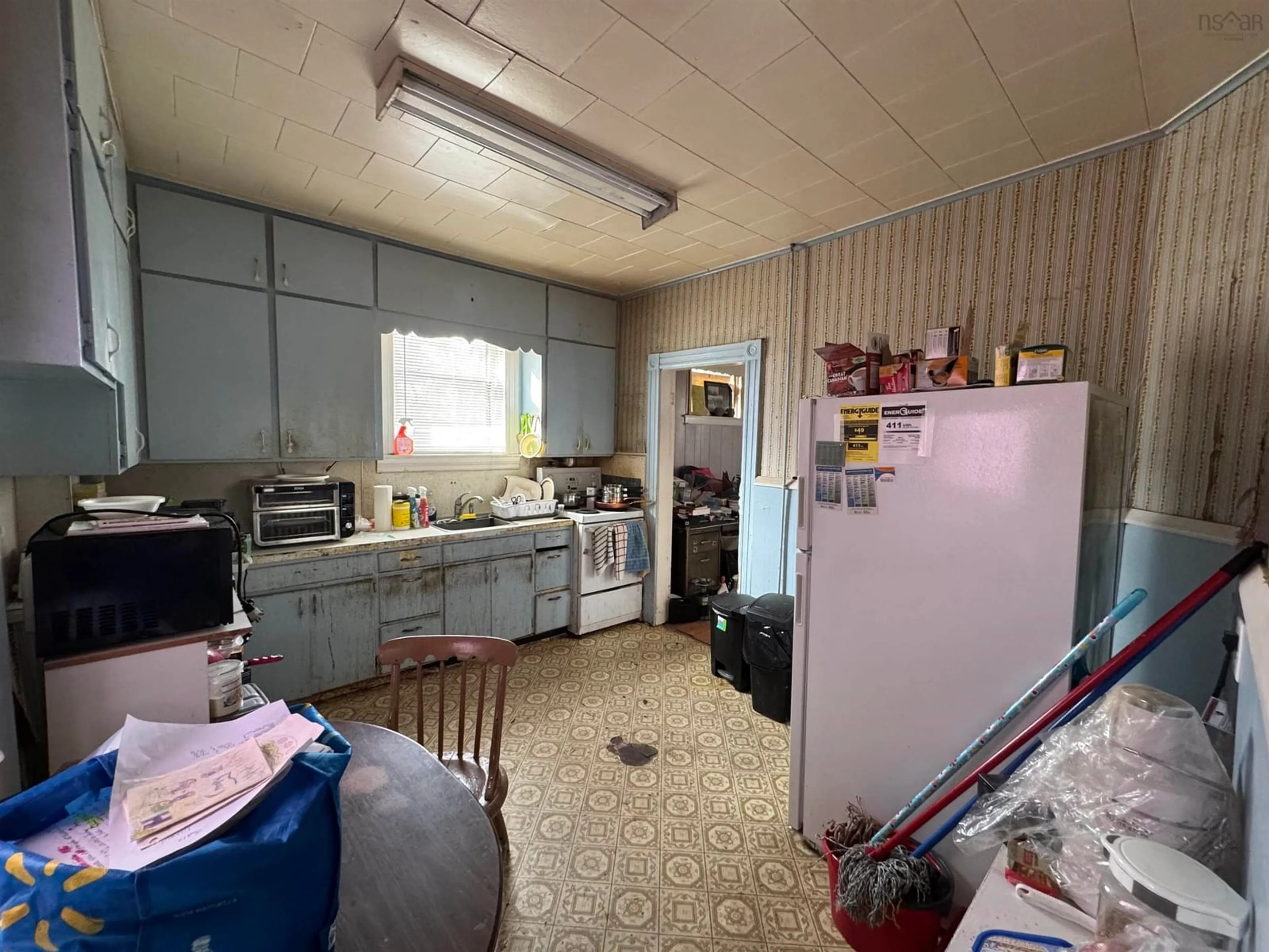 Standard kitchen, unknown for 70 Dolbin St, Sydney Nova Scotia B1P 1S5