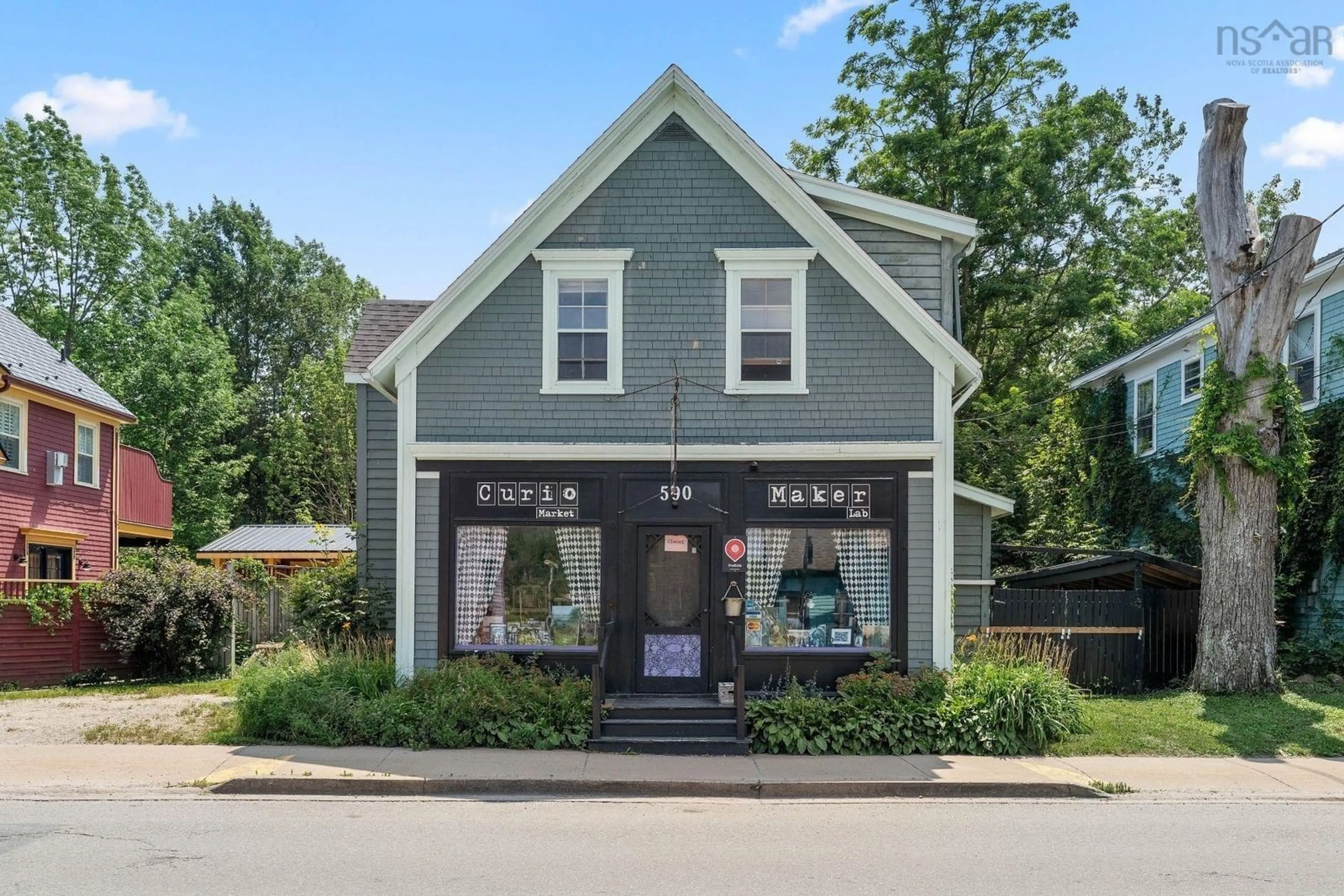 Home with vinyl exterior material, street for 590 Main St, Mahone Bay Nova Scotia B0J 2E0