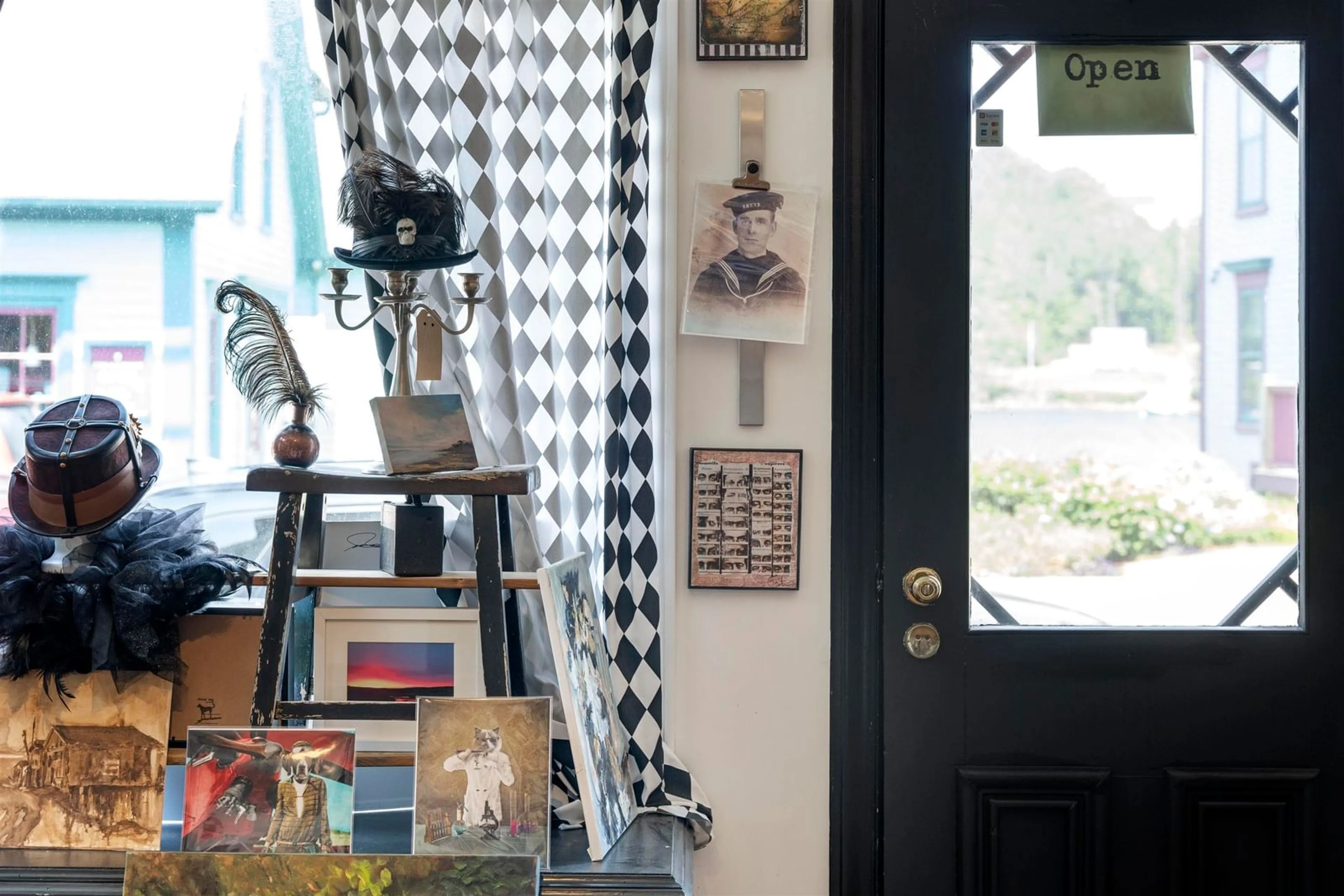 Indoor entryway for 590 Main St, Mahone Bay Nova Scotia B0J 2E0