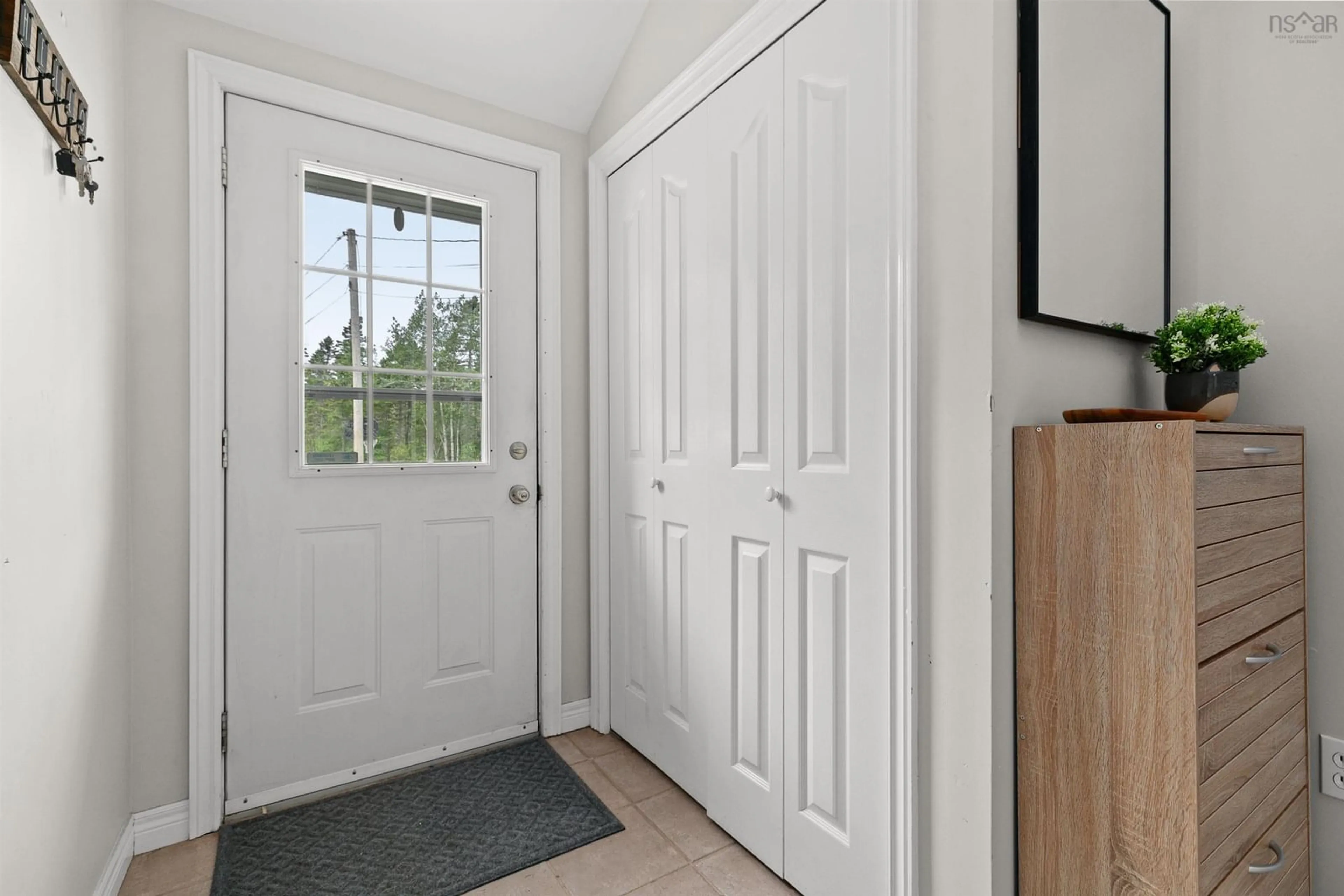 Indoor entryway for 212 Renfrew Rd, Enfield Nova Scotia B2T 1H8