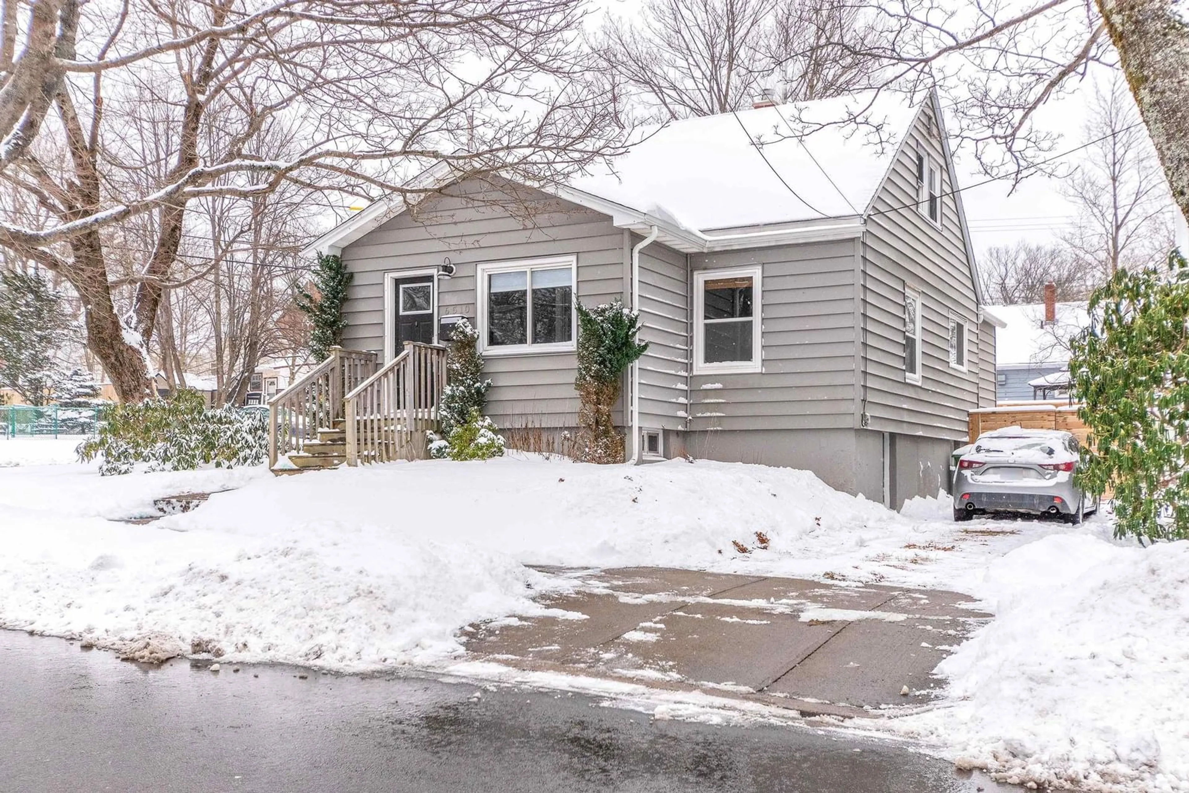 Home with vinyl exterior material, street for 6510 Roslyn Rd, Halifax Nova Scotia B3L 2M9