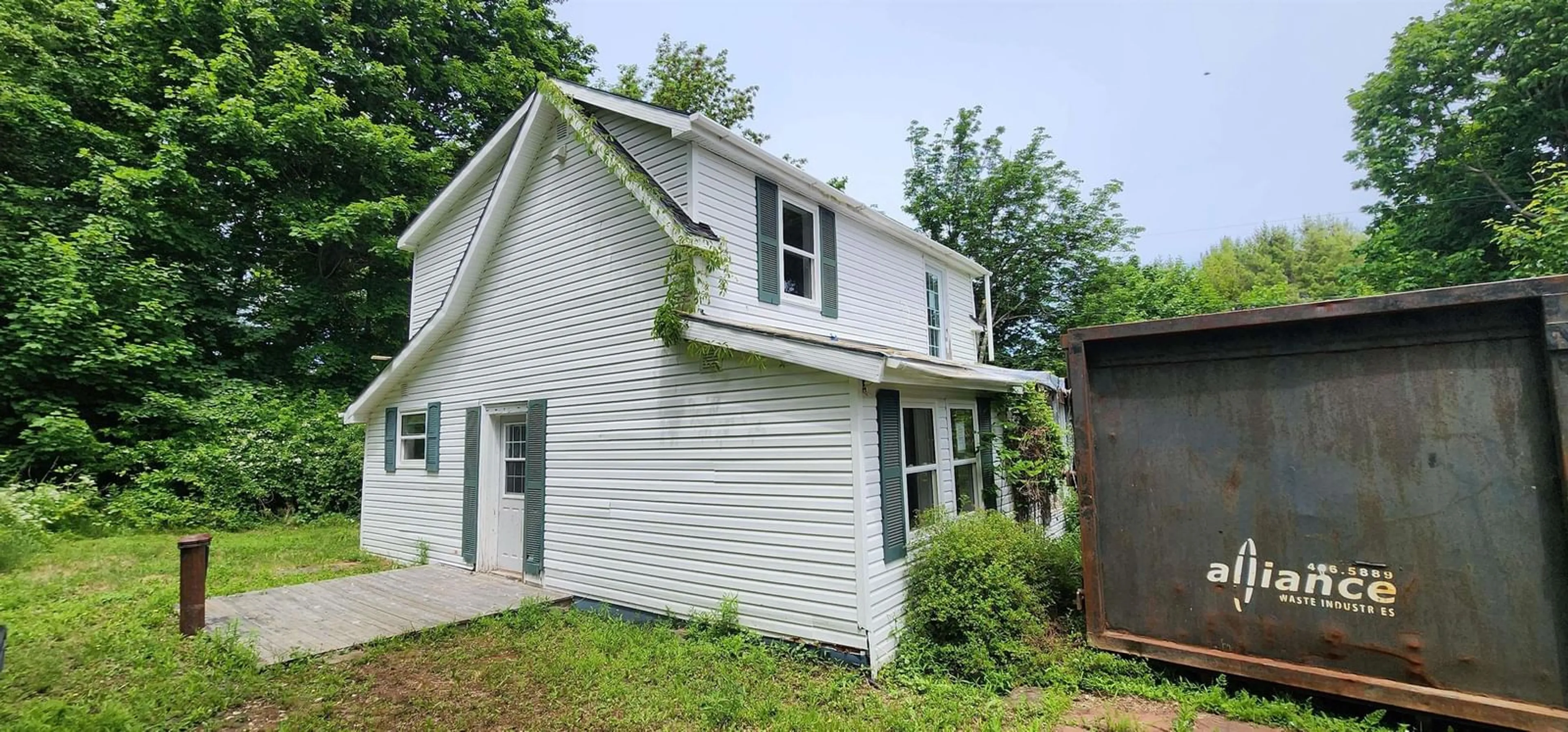 Home with vinyl exterior material, building for 25 Jaggers Lane, Smiths Cove Nova Scotia B0S 1S0