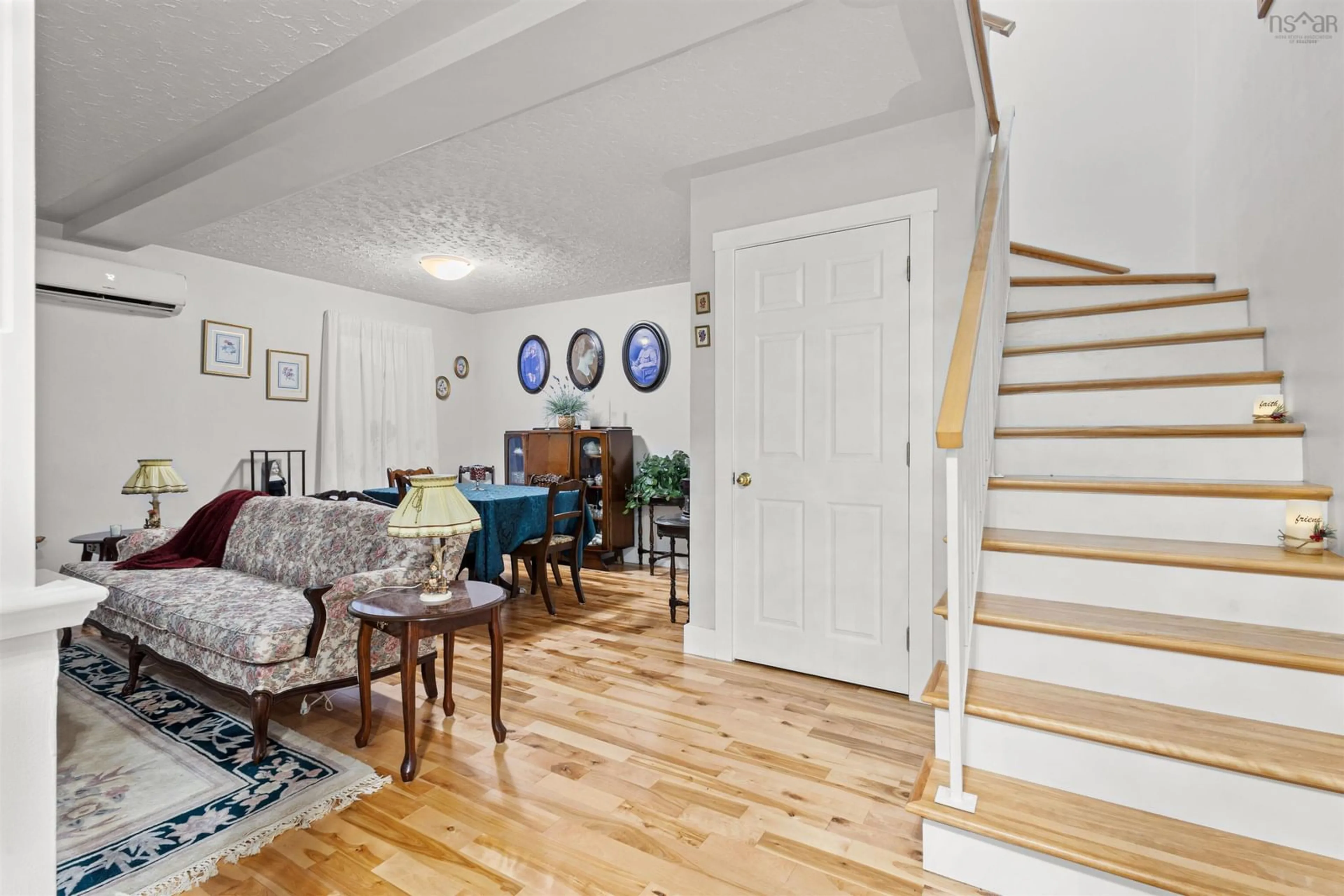 Indoor foyer for 139 Hampton Green, Dartmouth Nova Scotia B2V 2A8