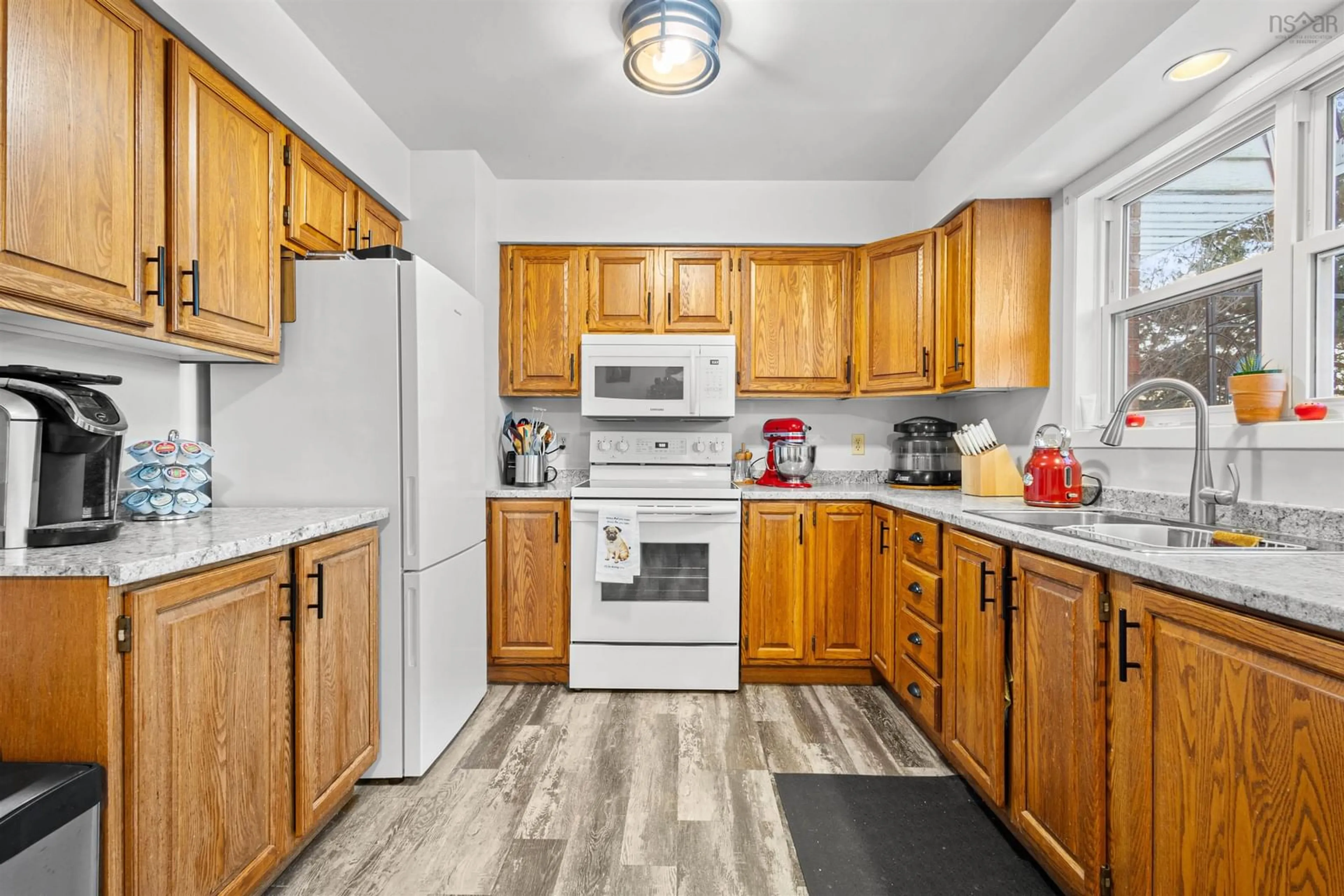 Standard kitchen, unknown for 139 Hampton Green, Dartmouth Nova Scotia B2V 2A8