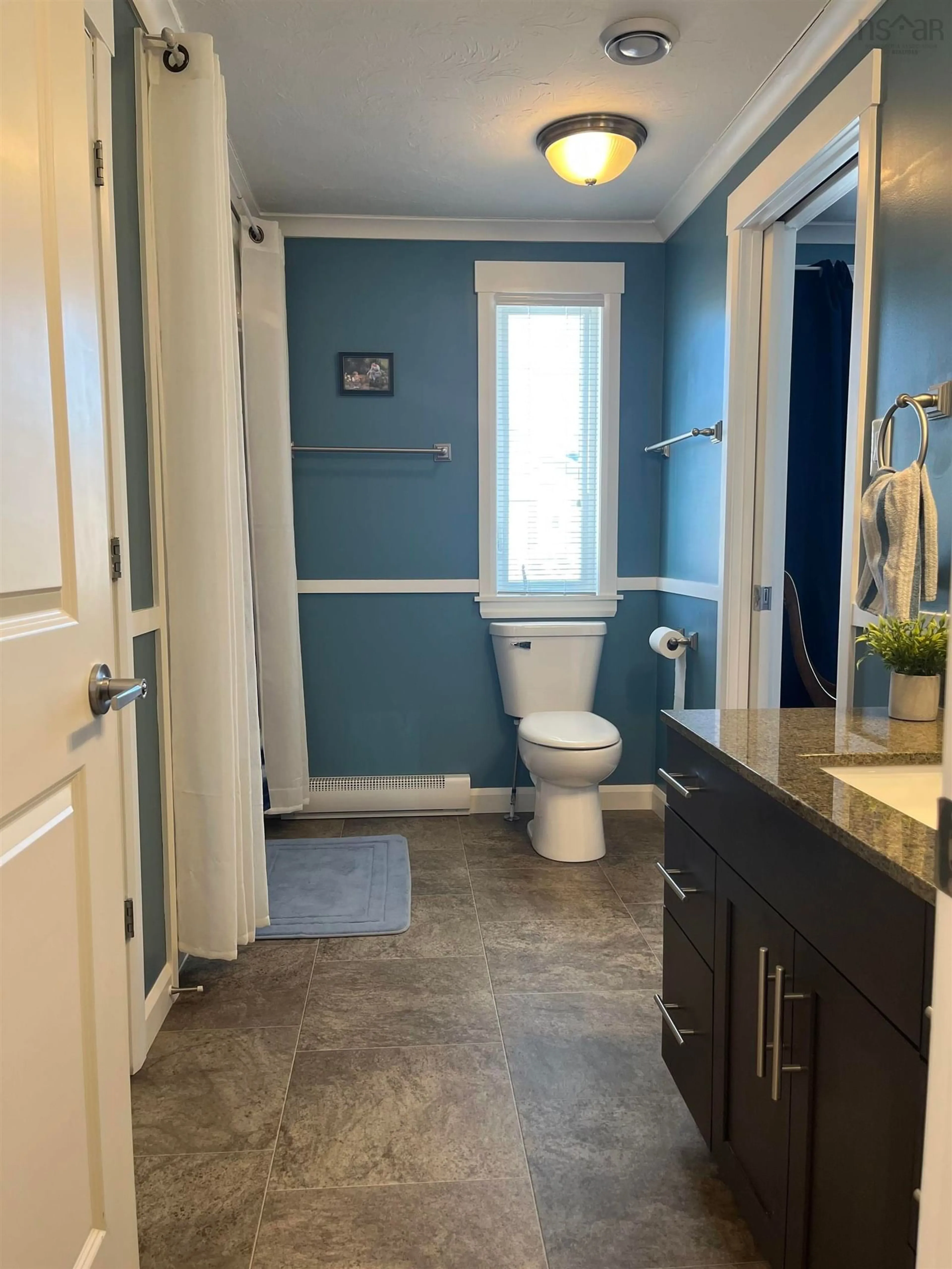 Standard bathroom, ceramic/tile floor for 265 Haven Dr, Bridgewater Nova Scotia B4V 4E4