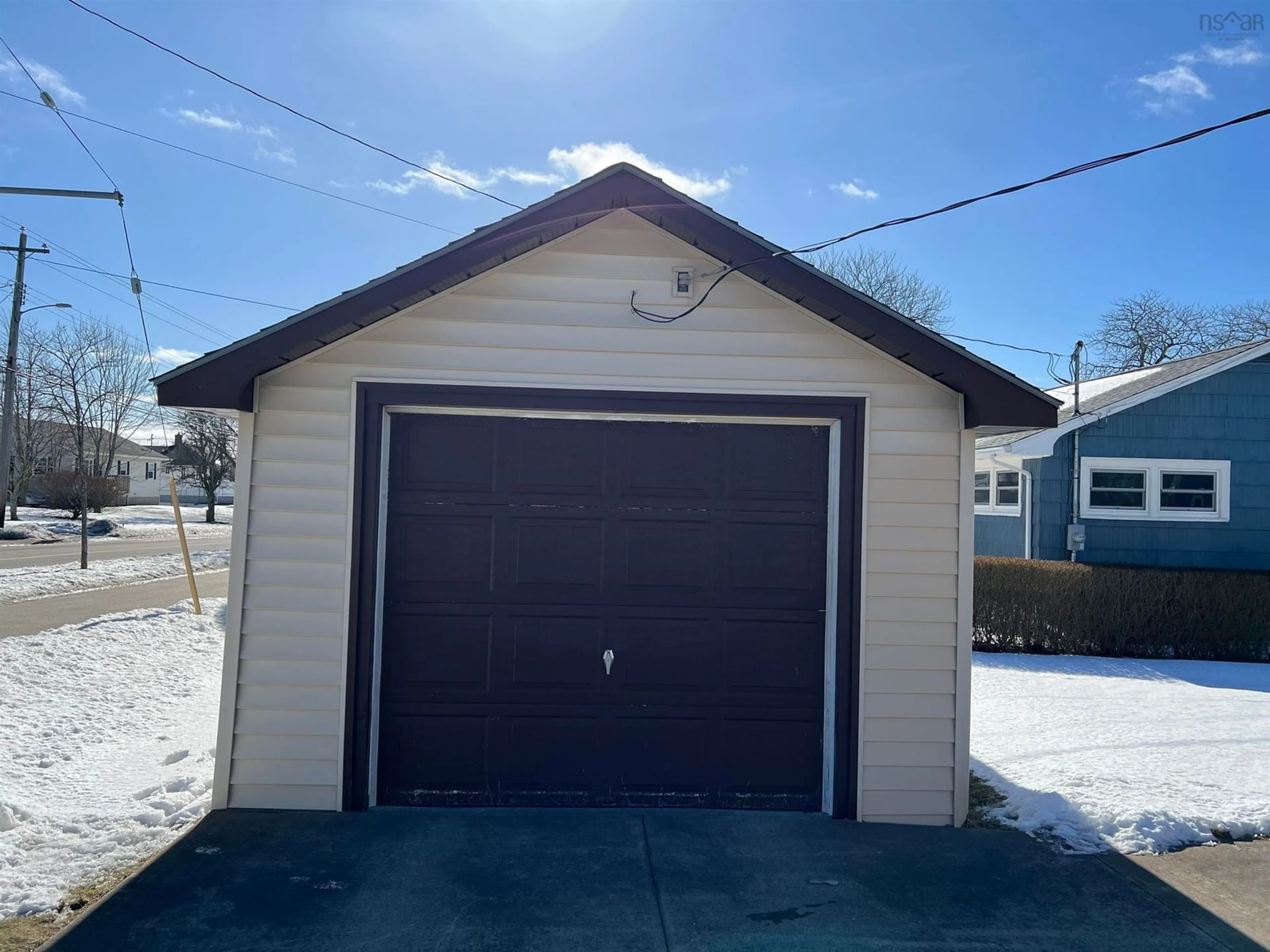 Indoor garage for 37 Elm St, Yarmouth Nova Scotia B5A 2P8