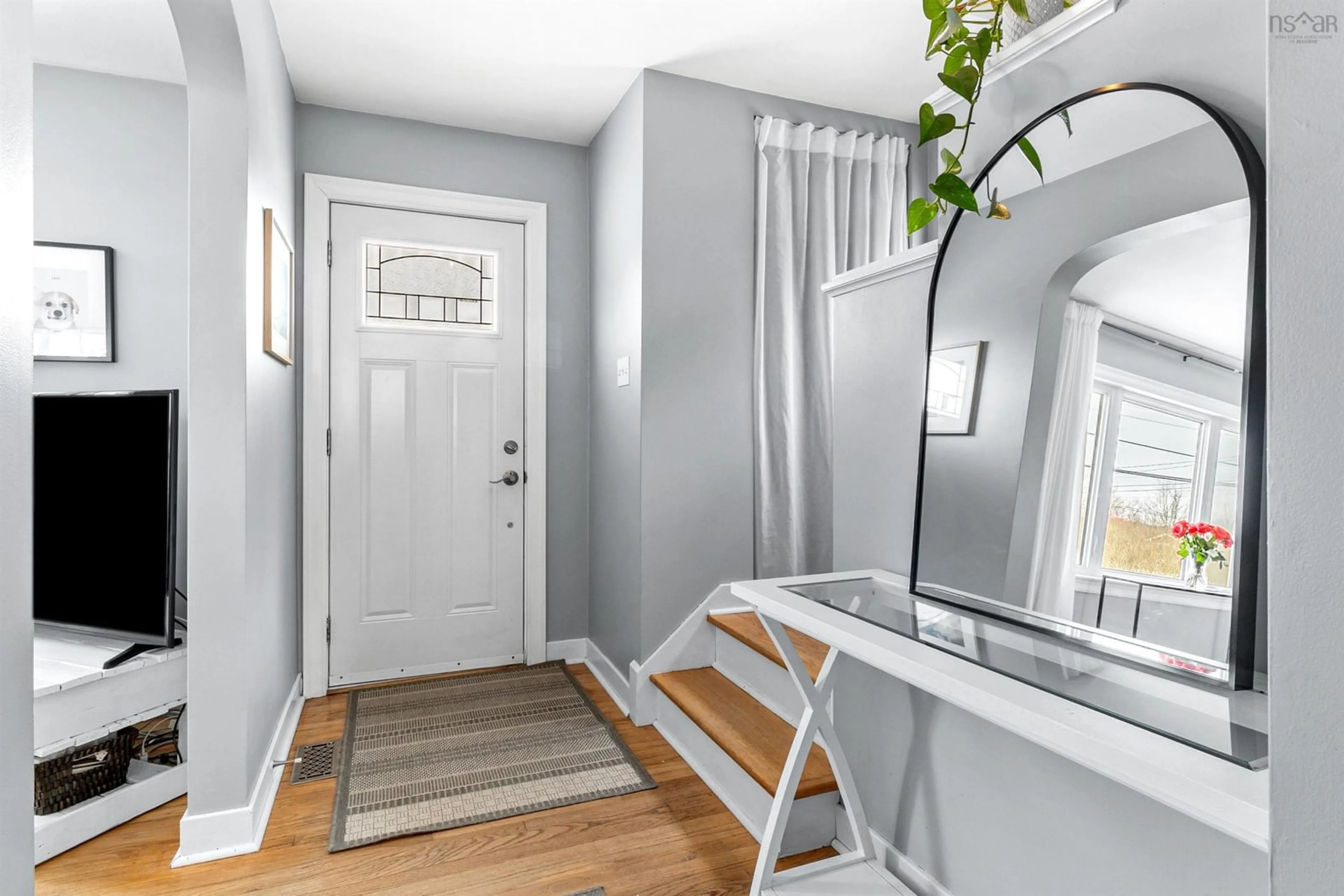 Indoor entryway for 21 Glenn Ave, Dartmouth Nova Scotia B2W 2Y3