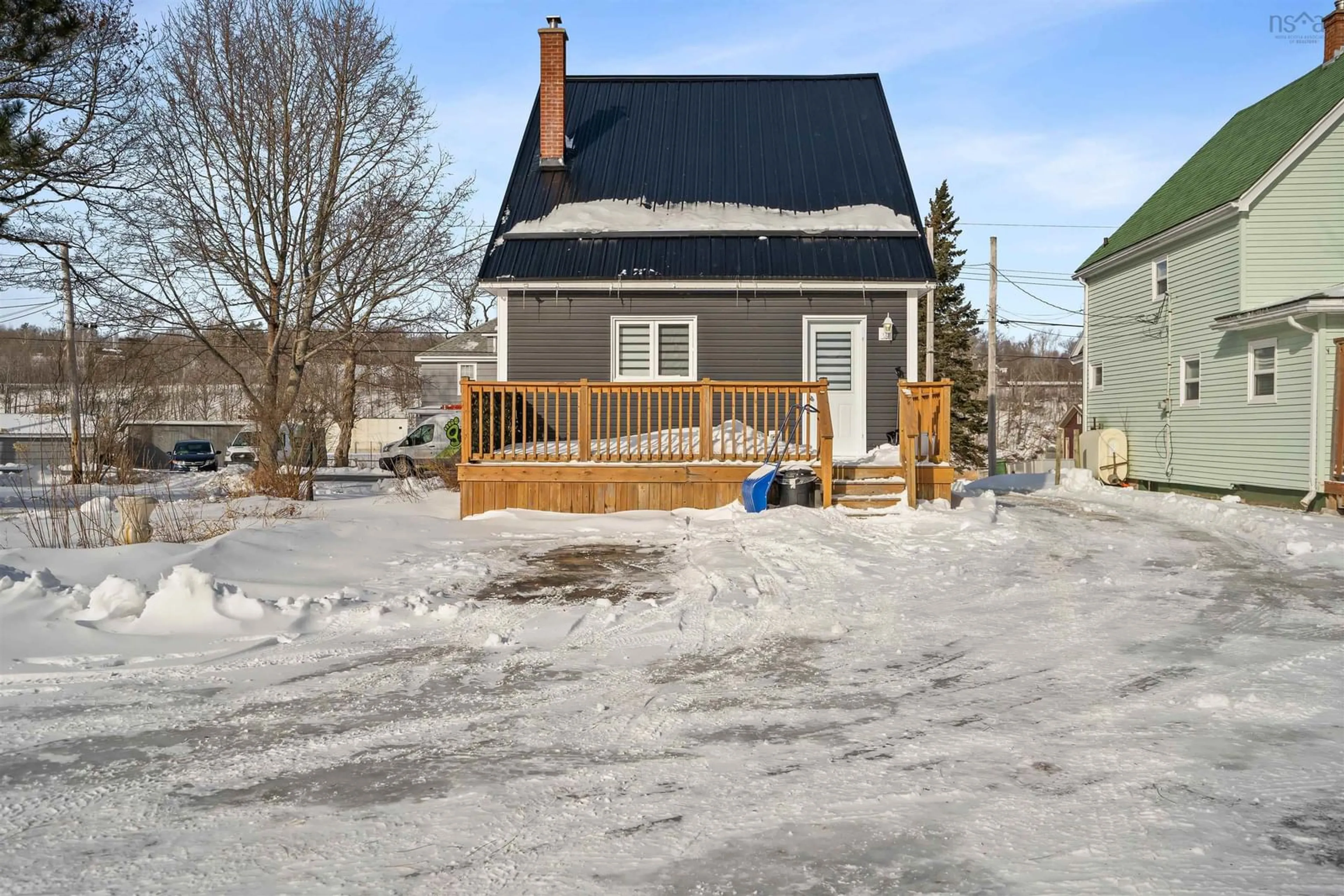 A pic from outside/outdoor area/front of a property/back of a property/a pic from drone, street for 45 Edward St, Plymouth Nova Scotia B2H 5C5