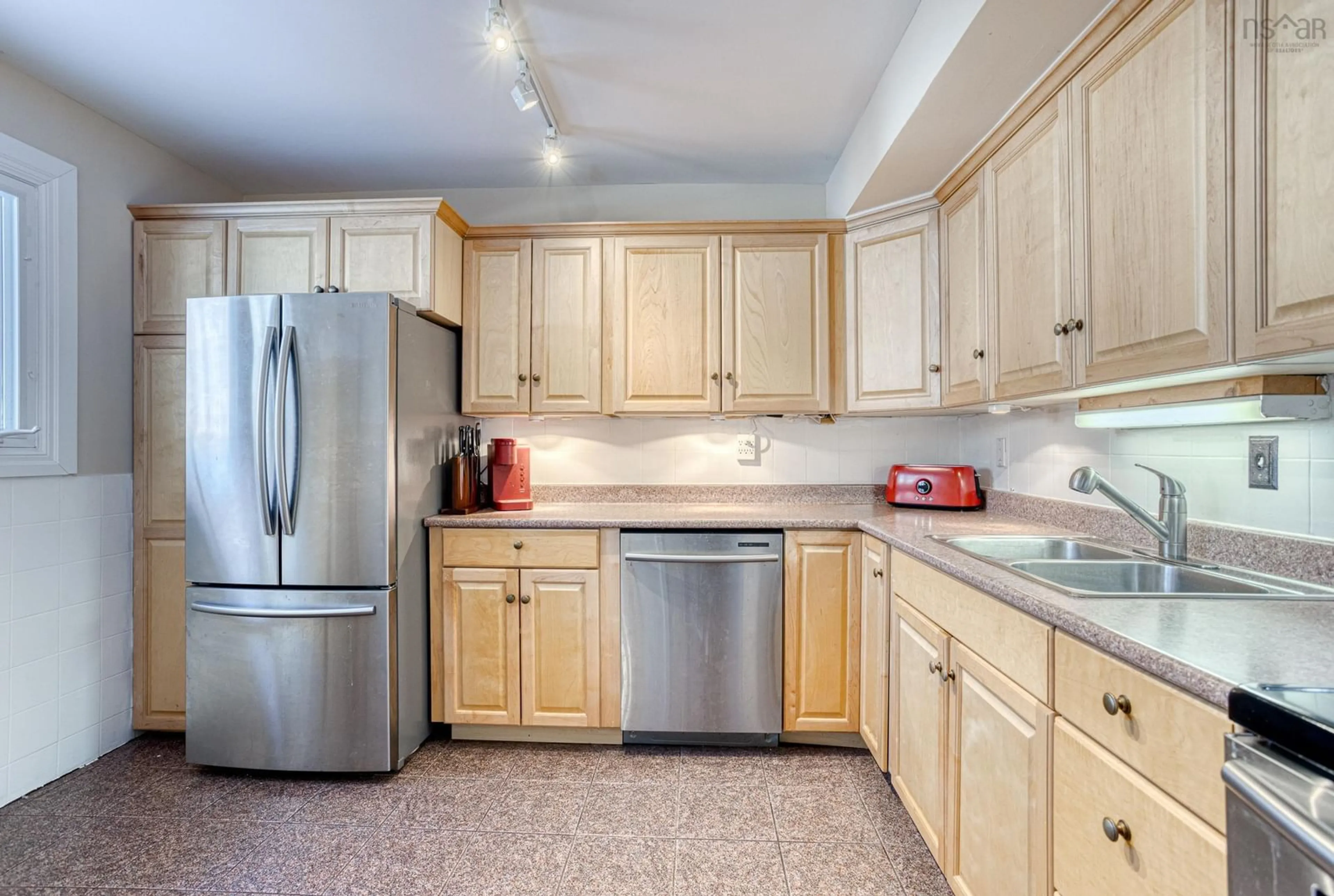 Standard kitchen, ceramic/tile floor for 128 Forestside Cres, Halifax Nova Scotia B3M 1M4