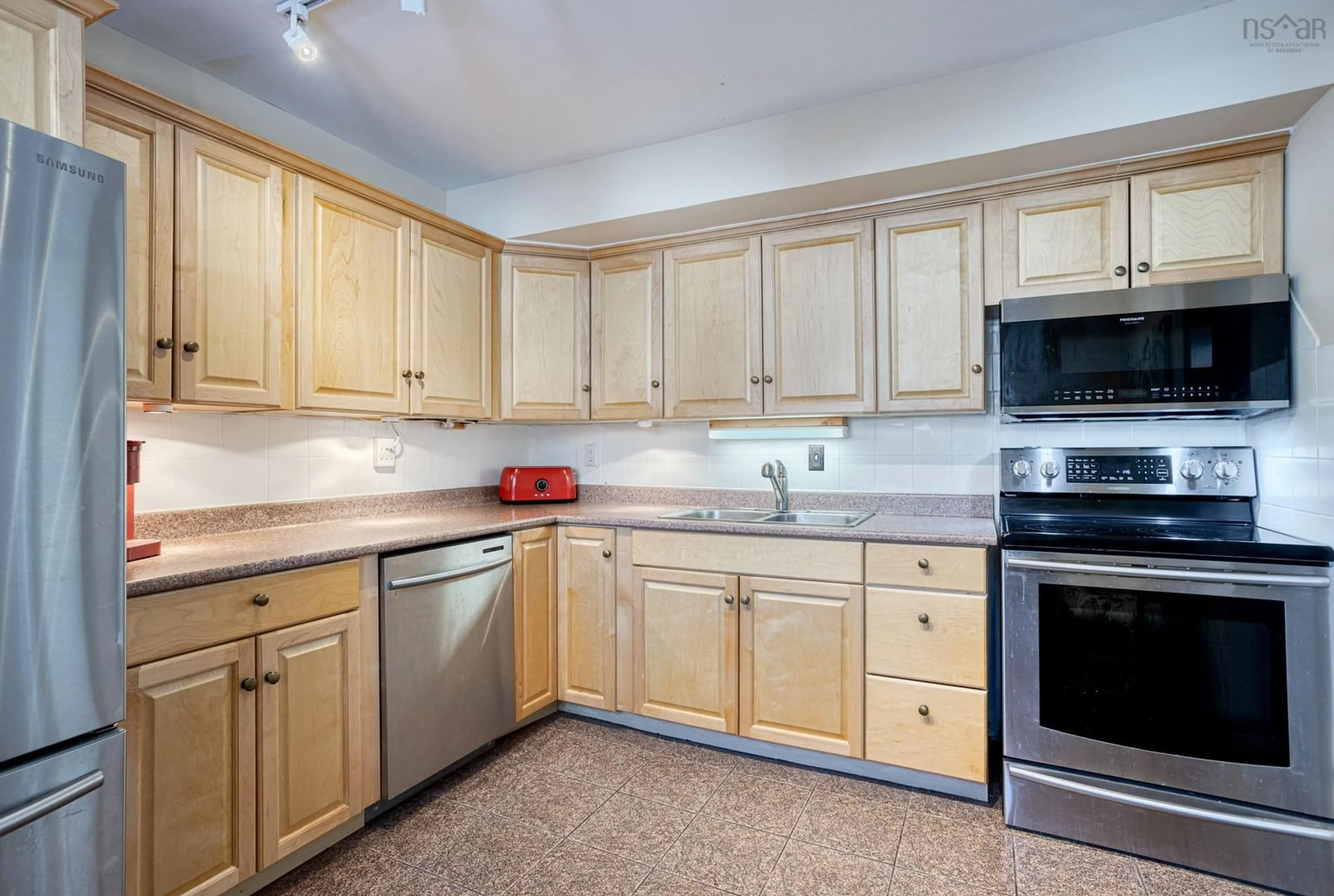 Standard kitchen, ceramic/tile floor for 128 Forestside Cres, Halifax Nova Scotia B3M 1M4