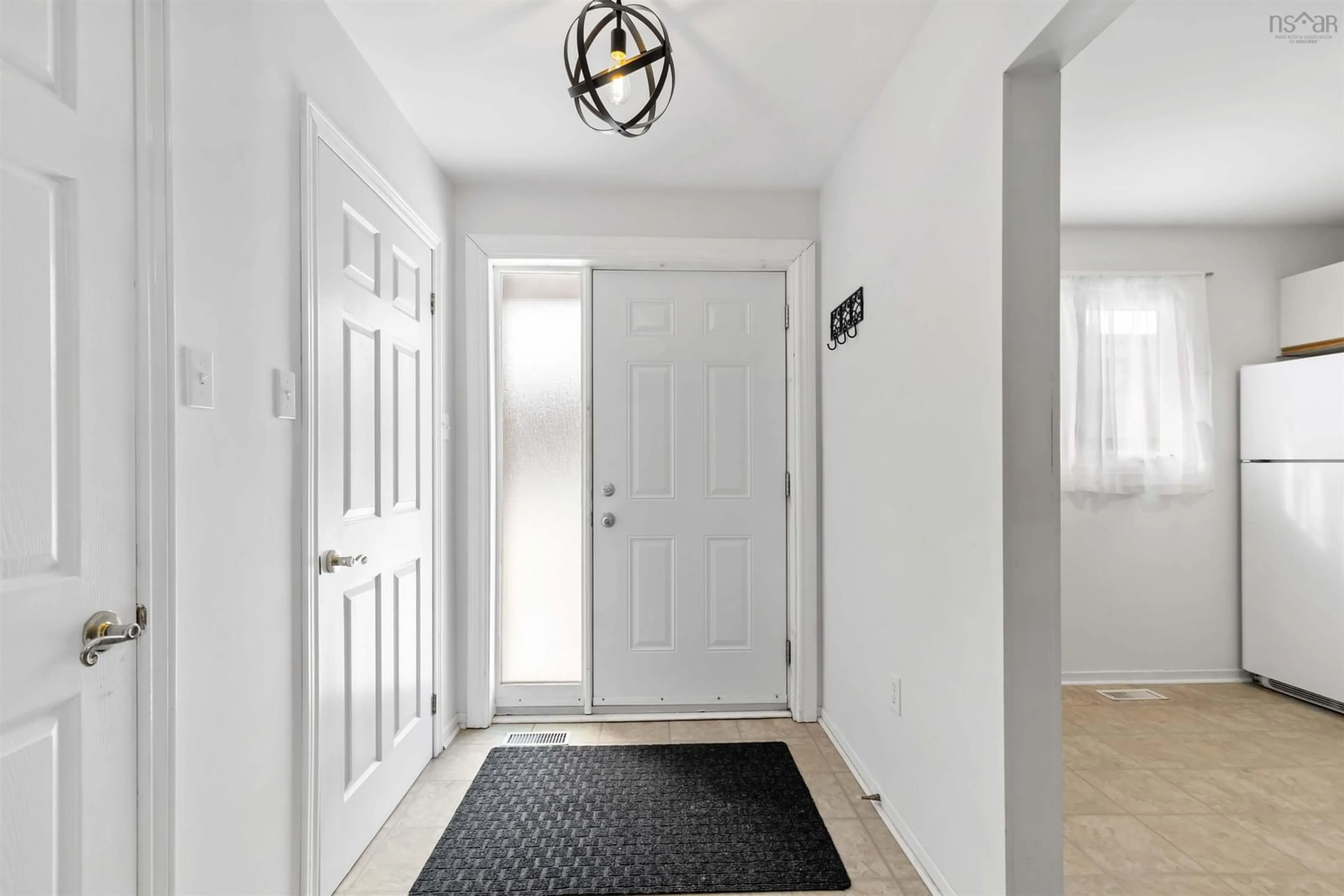 Indoor entryway for 19 Forestside Cres, Halifax Nova Scotia B3M 1M5