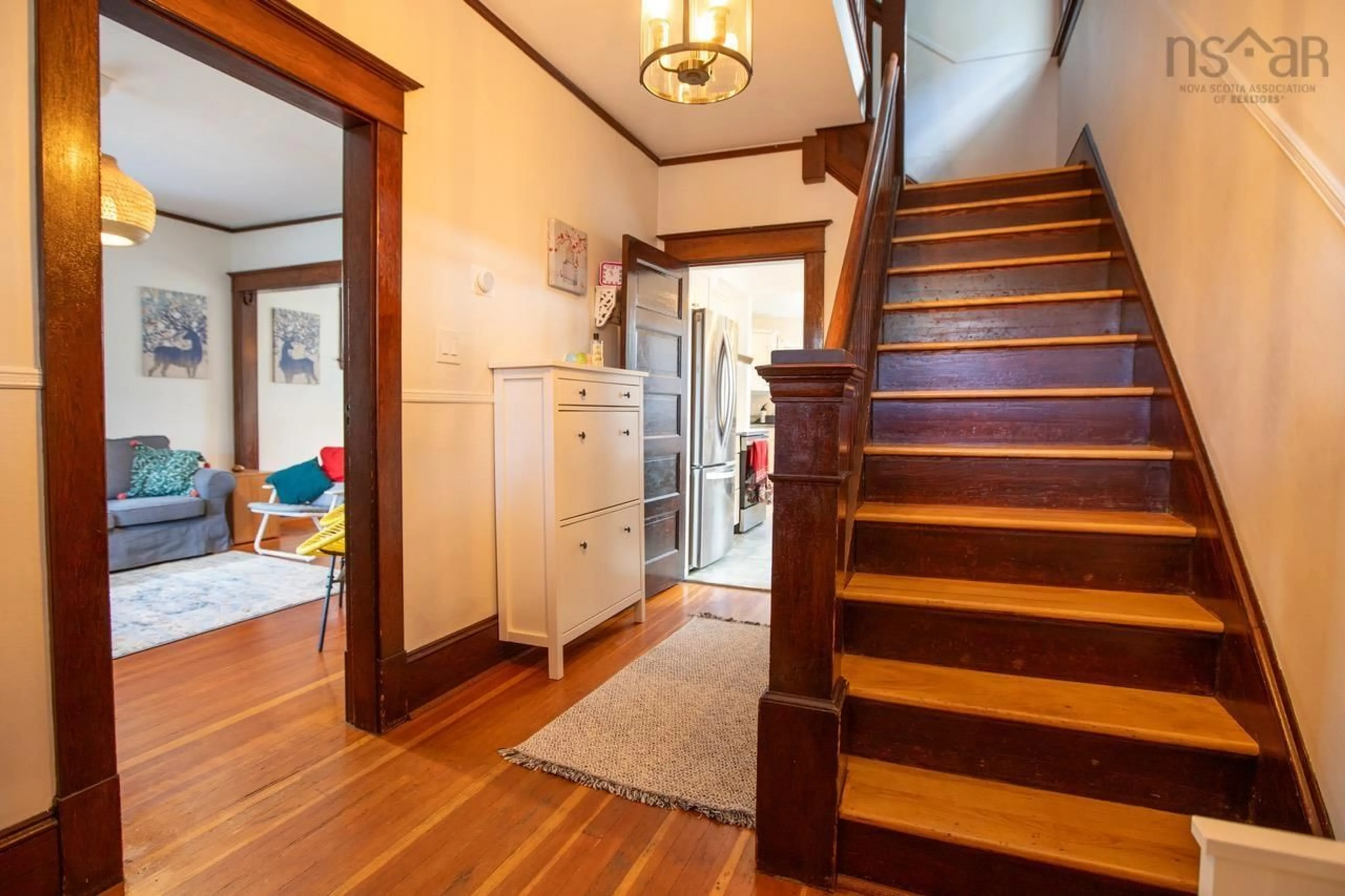 Indoor foyer for 2065 Poplar St, Halifax Nova Scotia B3L 2Y6