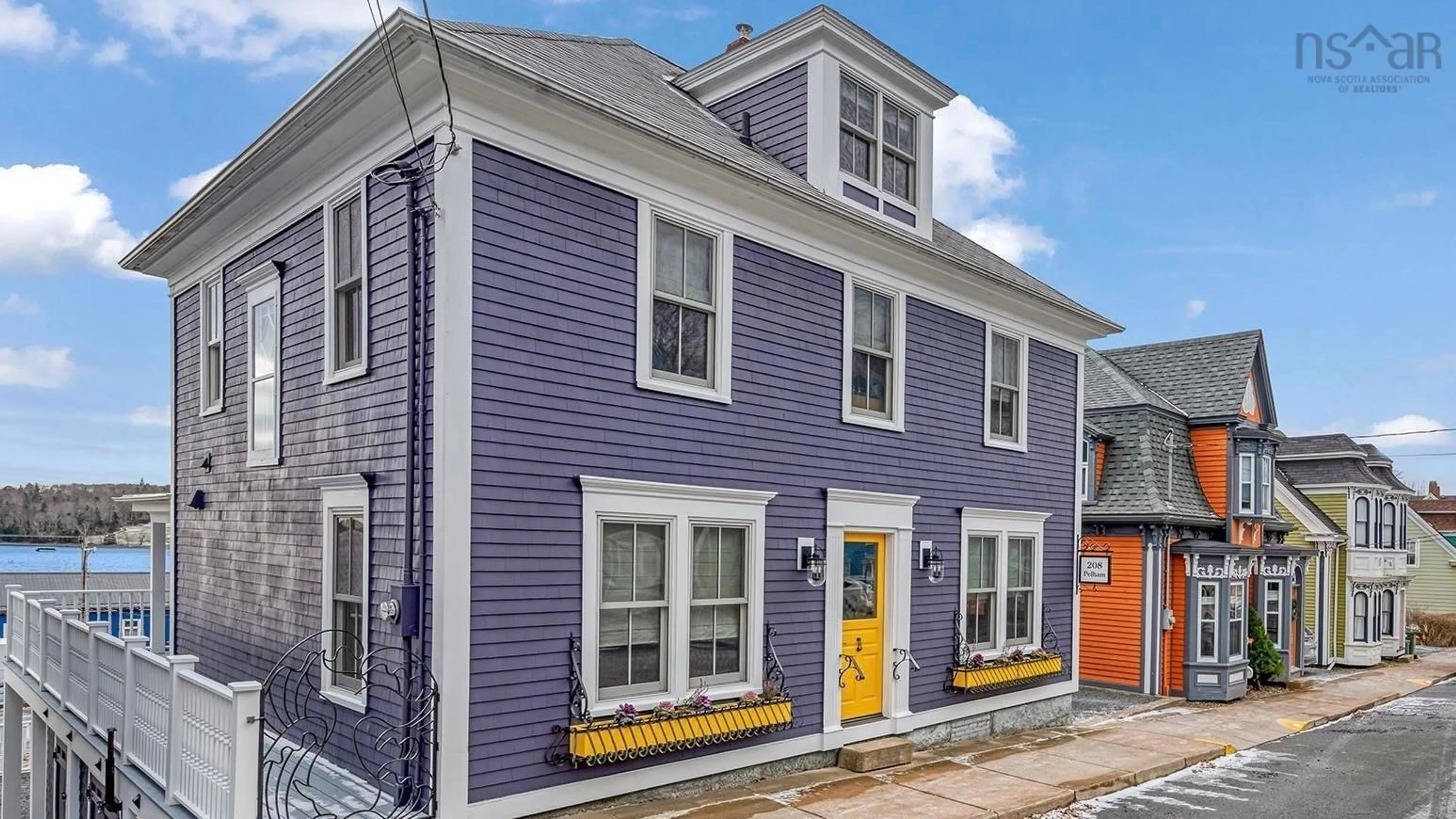 Home with vinyl exterior material, street for 208 Pelham St, Lunenburg Nova Scotia B0J 2C0