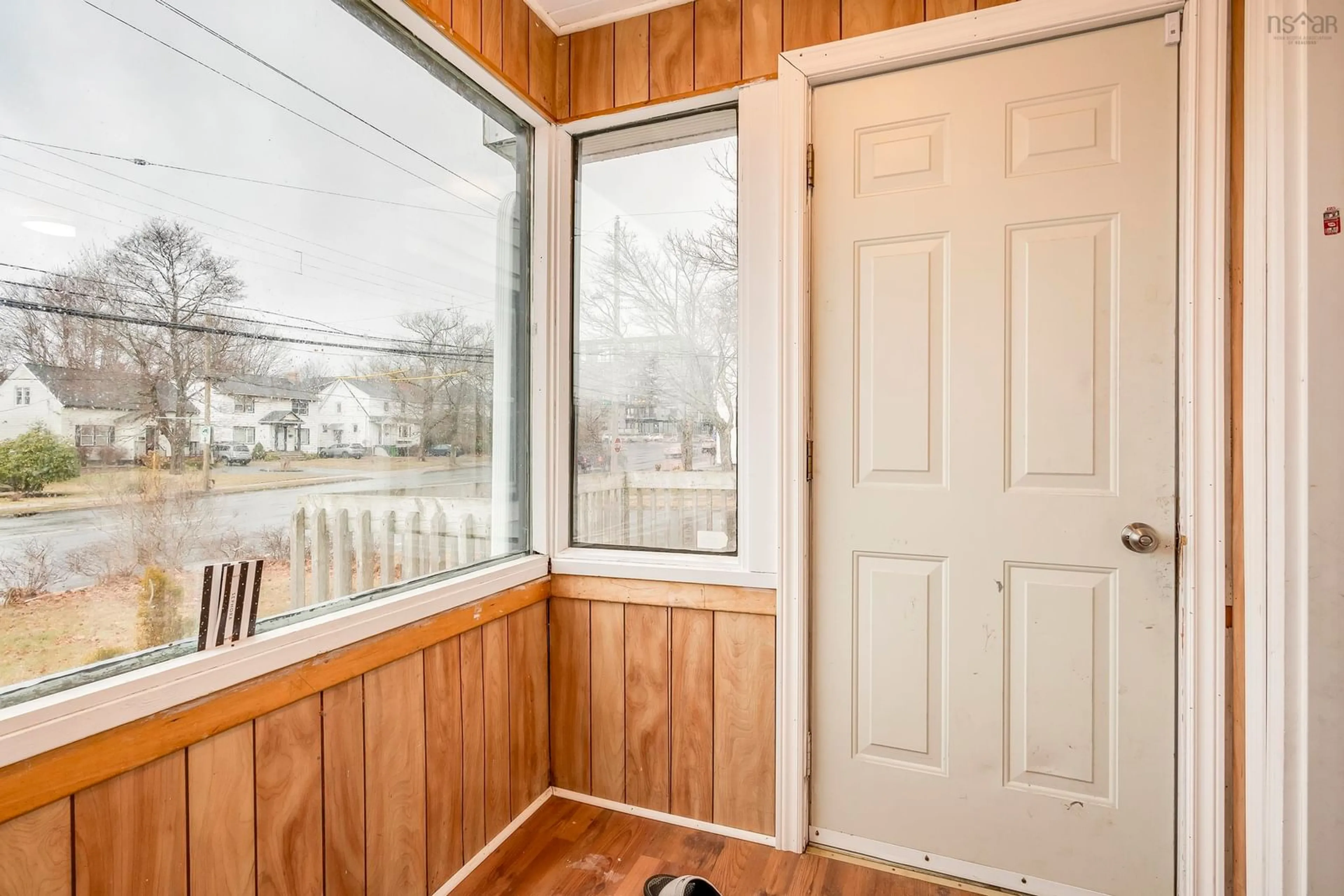 Indoor entryway for 7101 Bayers Rd, Halifax Nova Scotia B3L 2C5