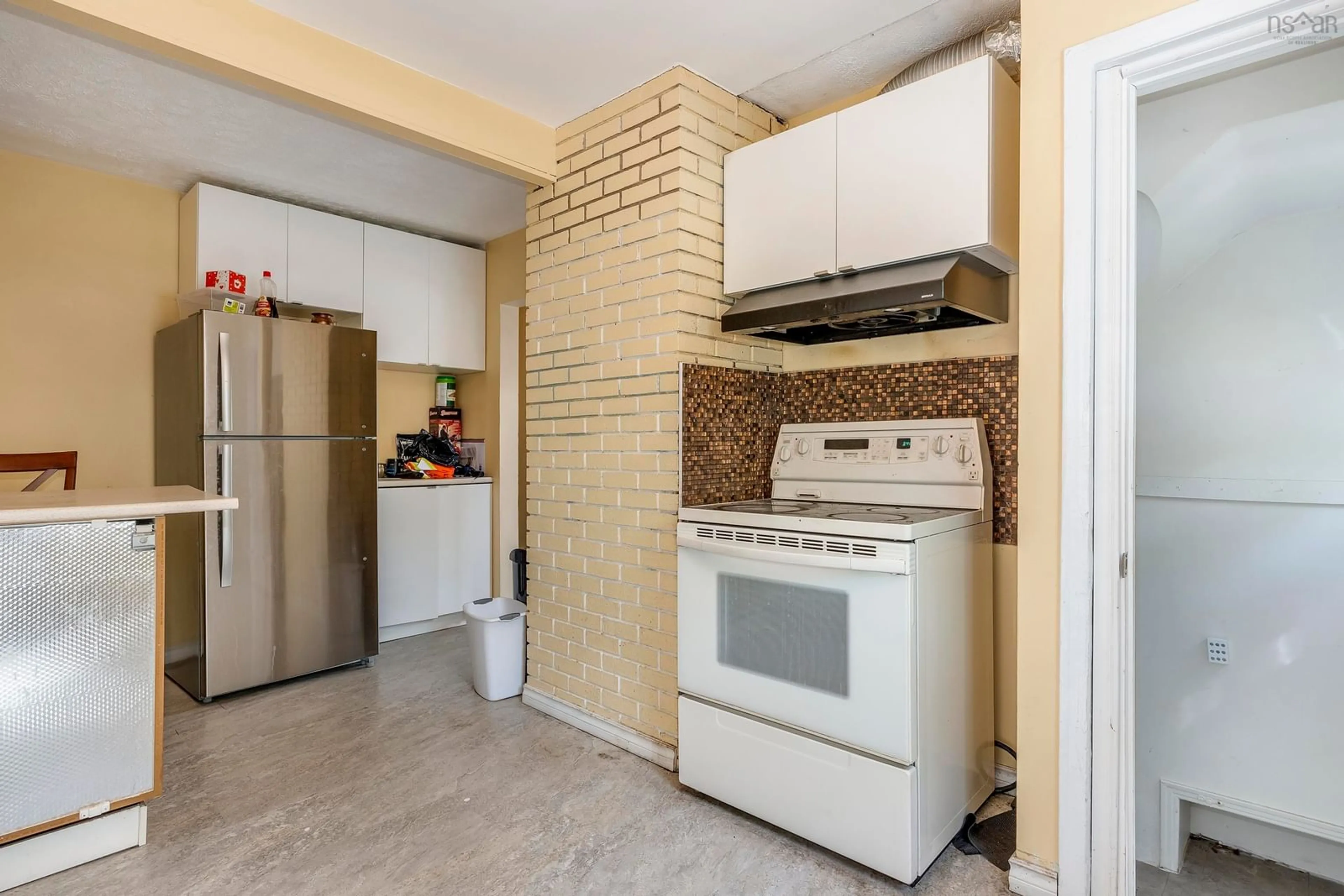 Standard kitchen, ceramic/tile floor for 7101 Bayers Rd, Halifax Nova Scotia B3L 2C5