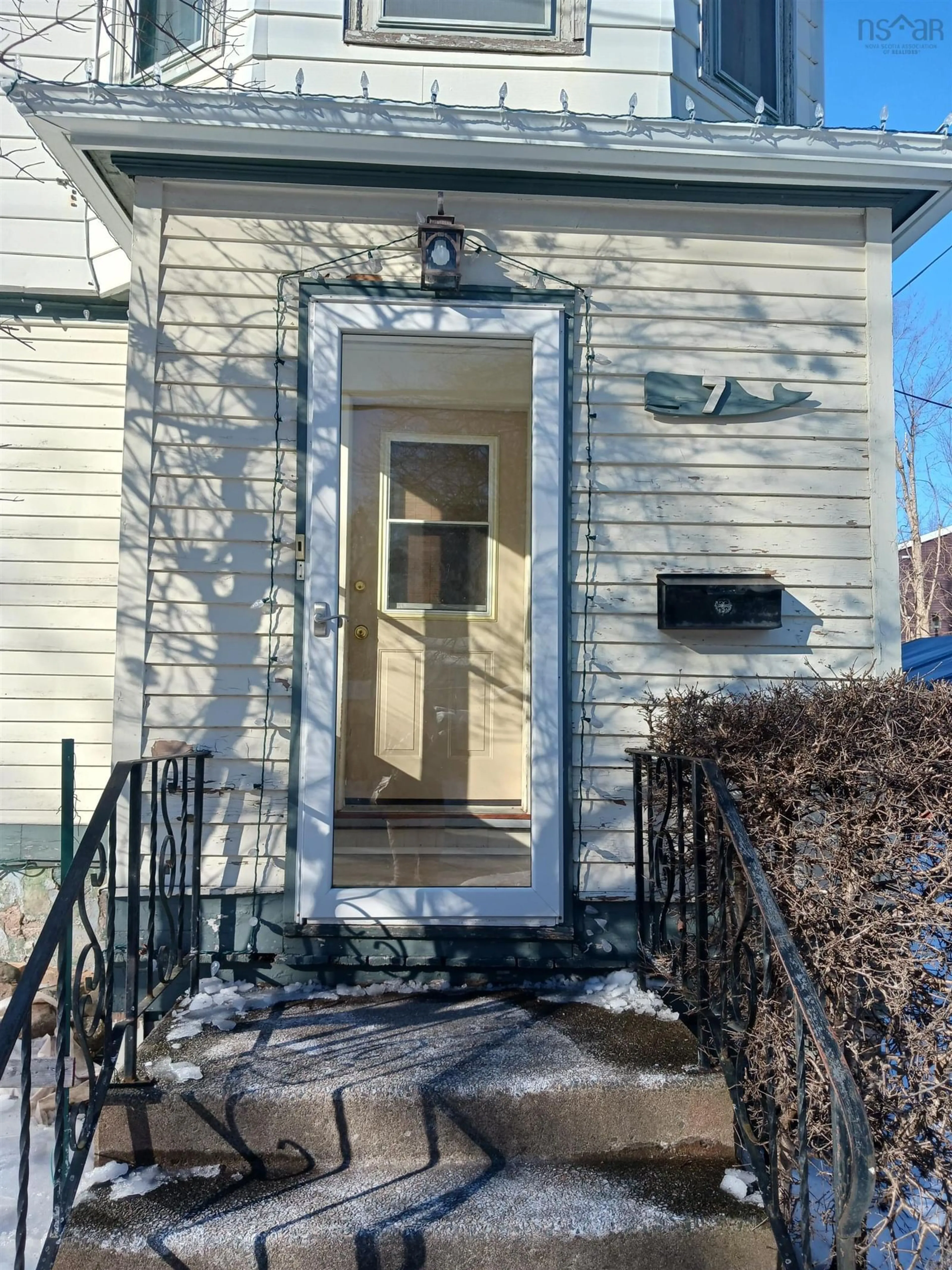 Indoor entryway for 7 Alice St, Truro Nova Scotia B2N 2M4