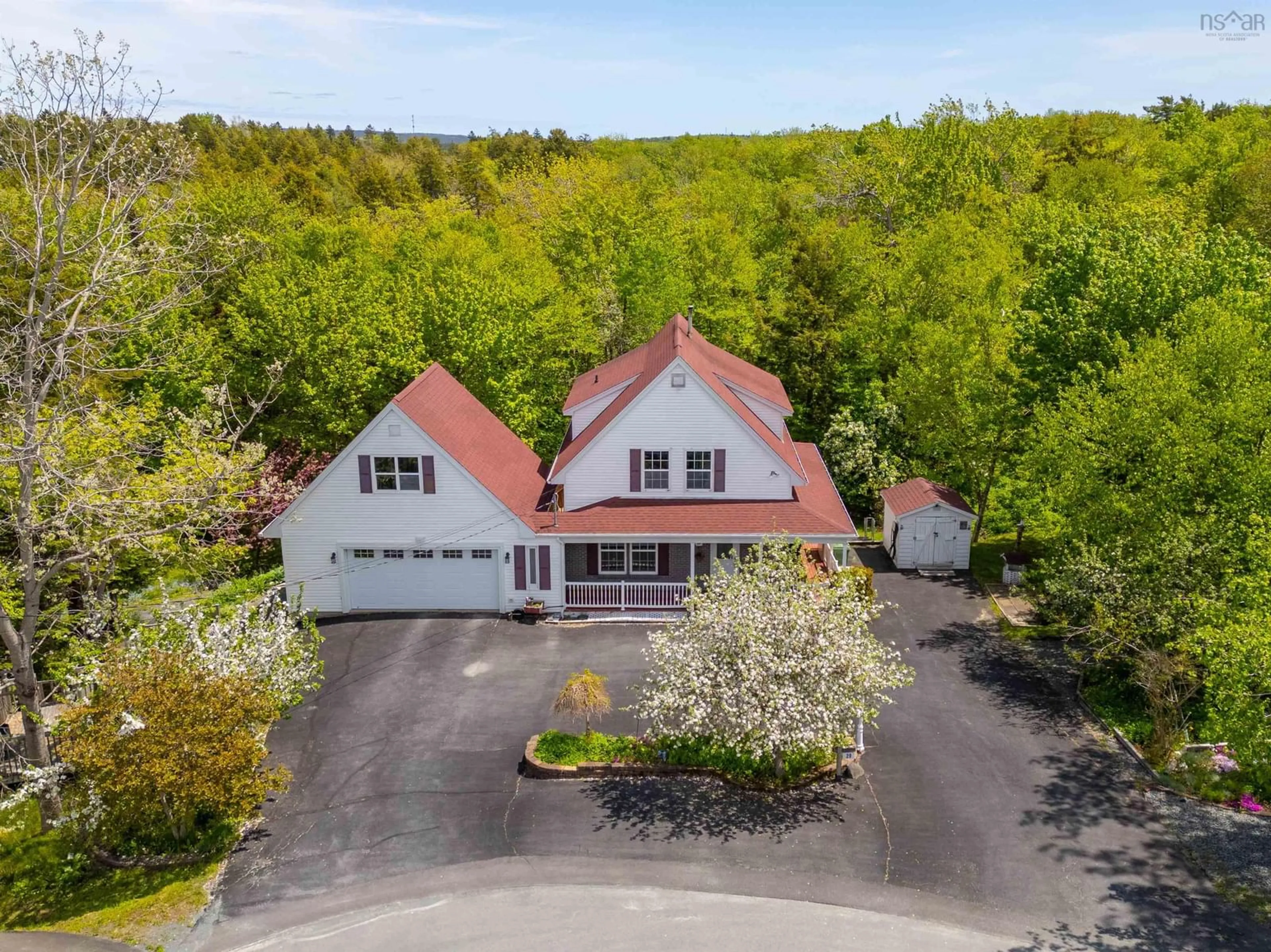 A pic from outside/outdoor area/front of a property/back of a property/a pic from drone, street for 29 Heritage Crt, Fall River Nova Scotia B2T 1E7