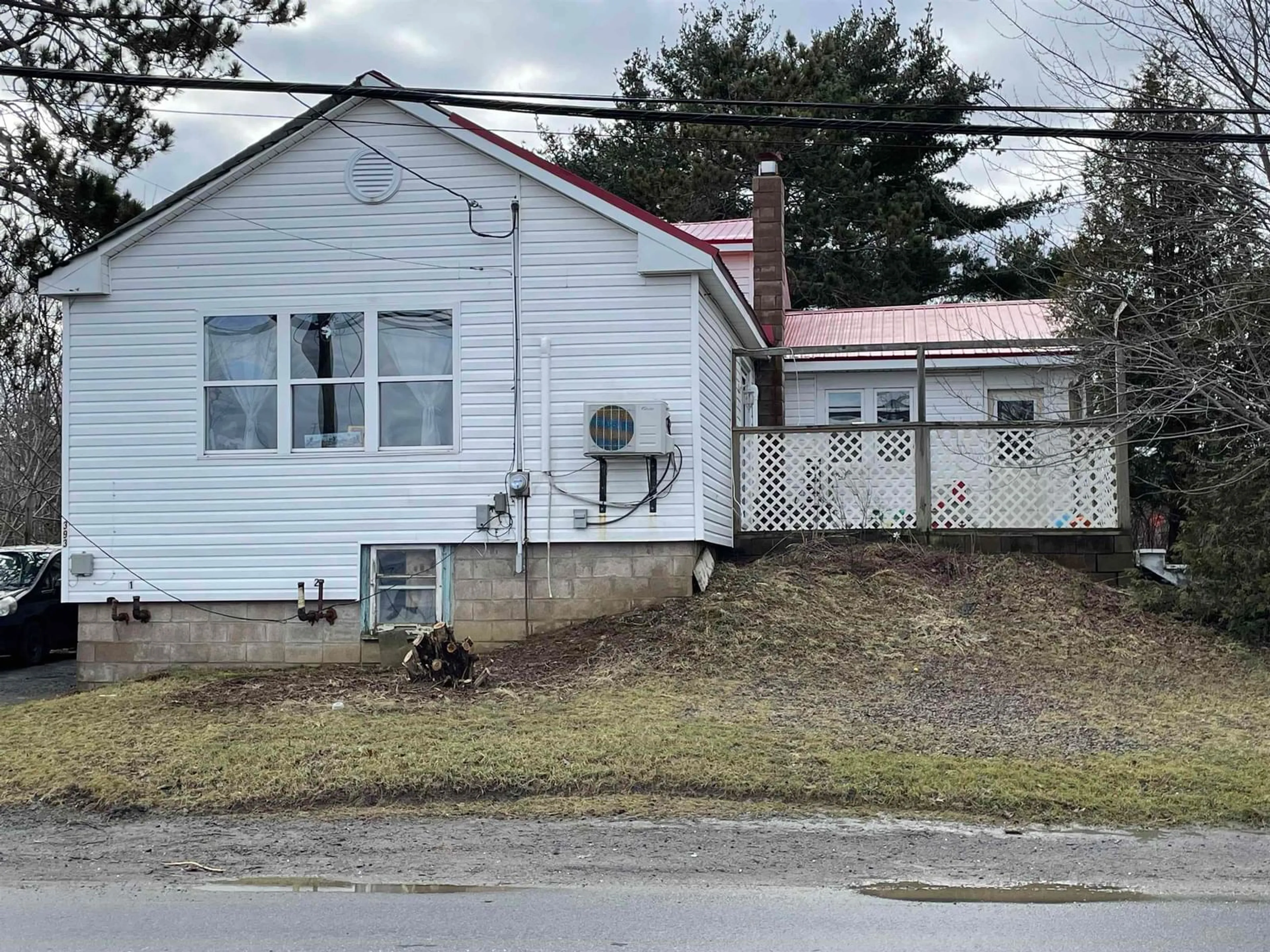 A pic from outside/outdoor area/front of a property/back of a property/a pic from drone, street for 393 St. Phillips St, Bridgewater Nova Scotia B4V 1W7