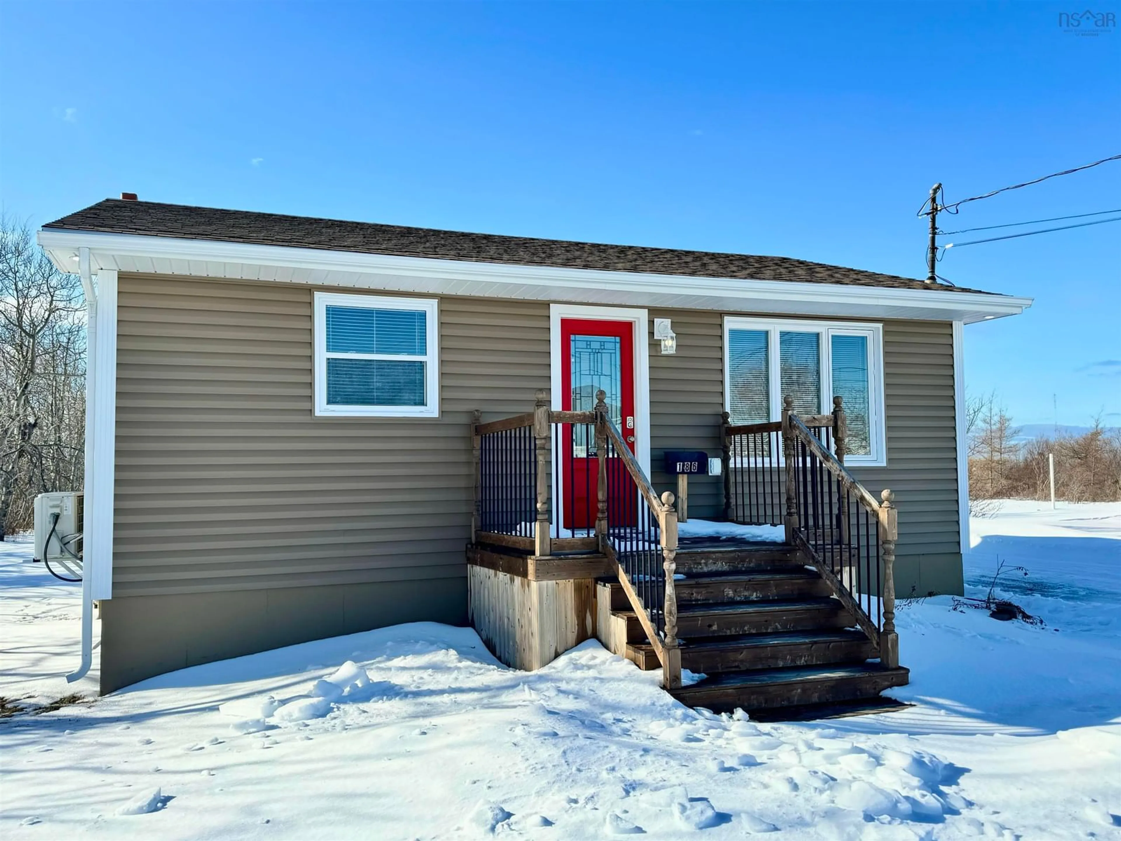 Home with vinyl exterior material, street for 186 Poplar St, Glace Bay Nova Scotia B1A 4M8